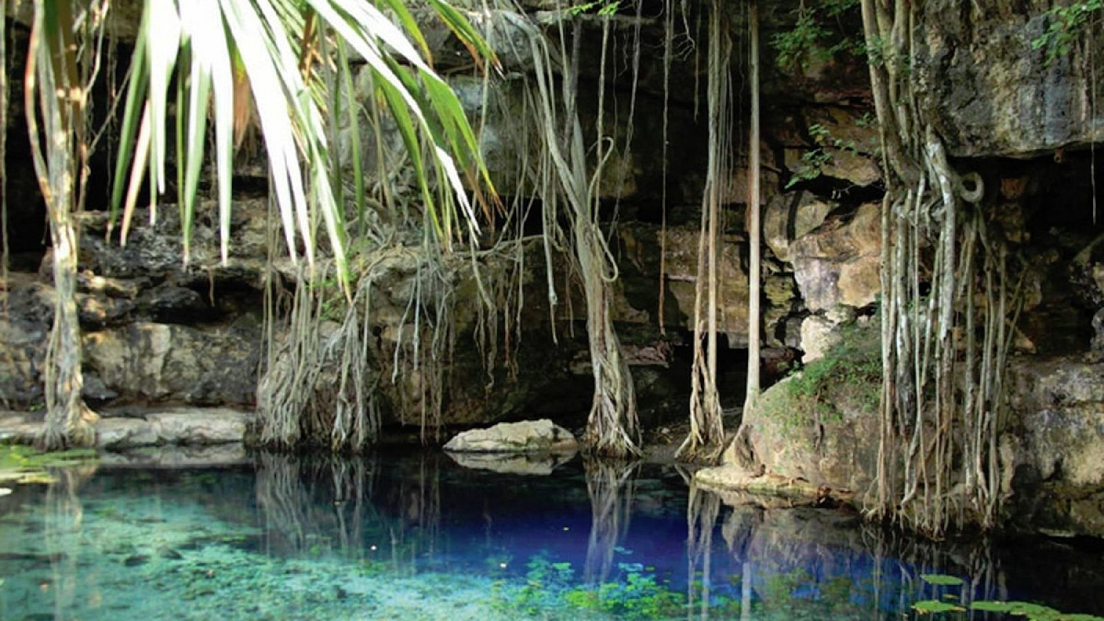 X'baatún significa, en lengua maya, 'lugar donde se recoge el agua'.