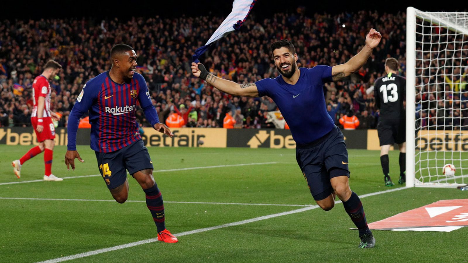 Luis Suárez celebra el primer gol del partido