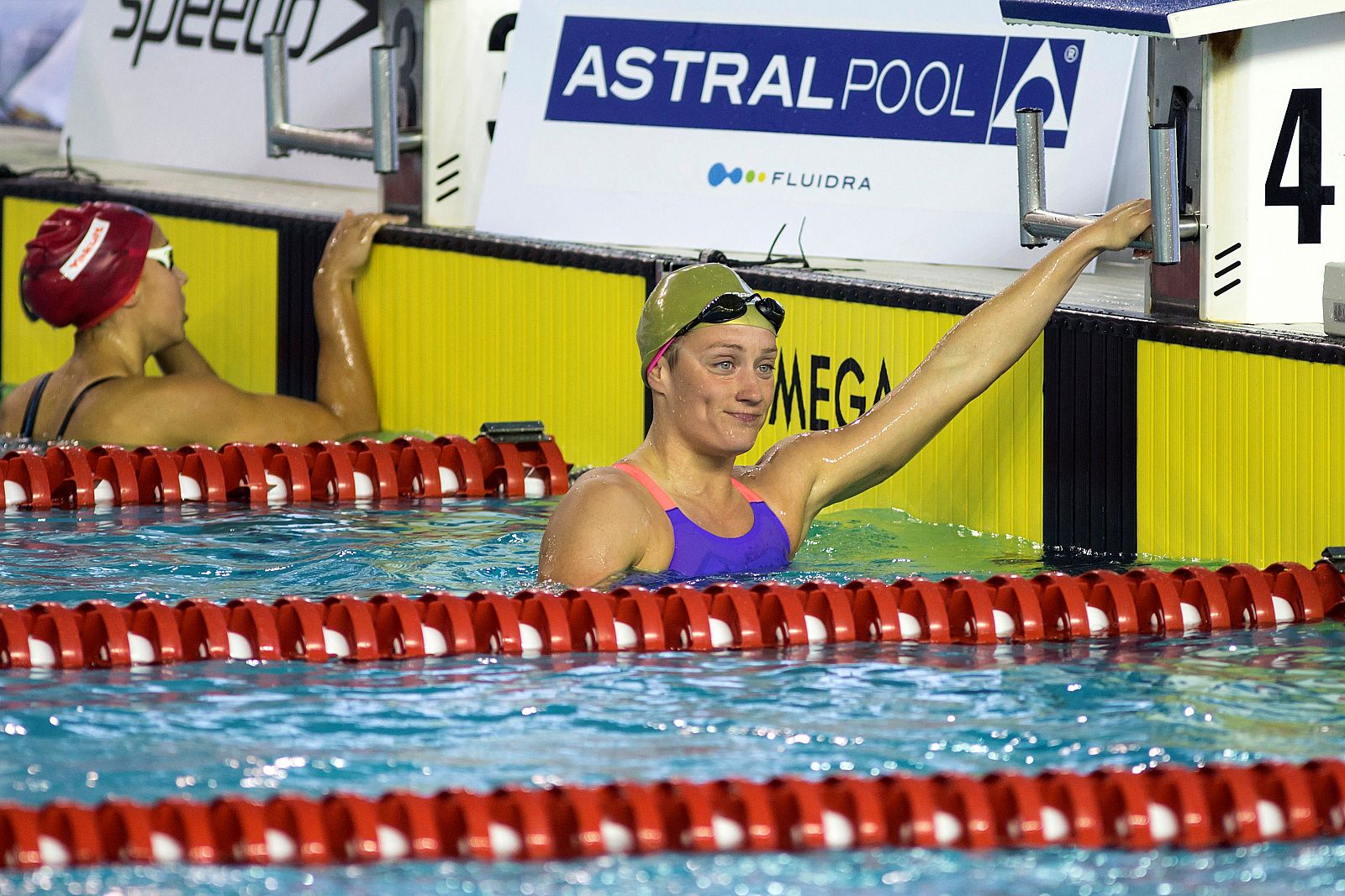 La nadadora Mireia Belmonte tras participar en la prueba de 200 metros mariposa durante el XIX Open Primavera de natación en categoría absoluta que se celebra en Málaga (abrl 2018)