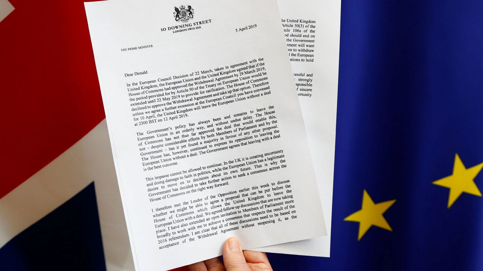 Una copia de la carta en la que Theresa May solicita una prórroga del 'Brexit'
