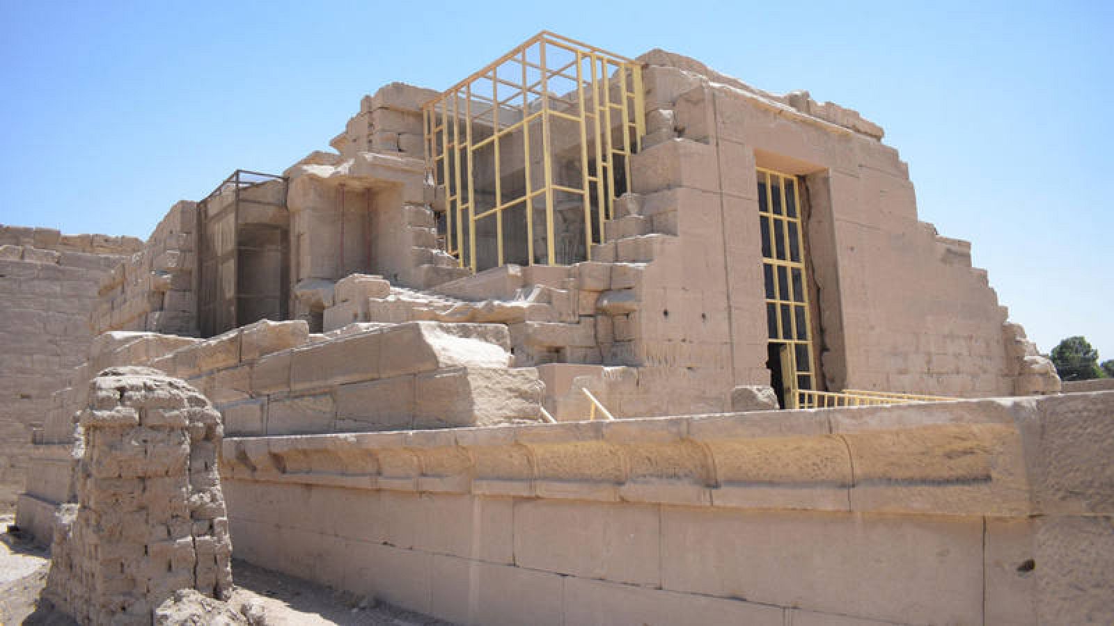 Vista del Templo de Opet, ubicado dentro del complejo faraónico de Karnak en la ciudad monumental de Luxor