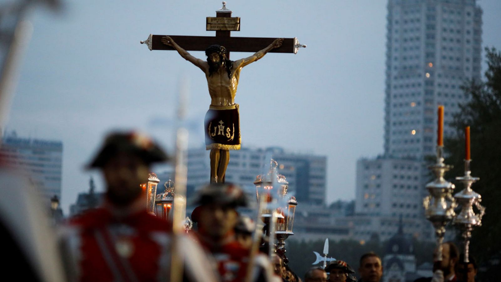 Imagen de la procesión del Santísimo Cristo de Alabarderos el viernes Santo en Madrid.