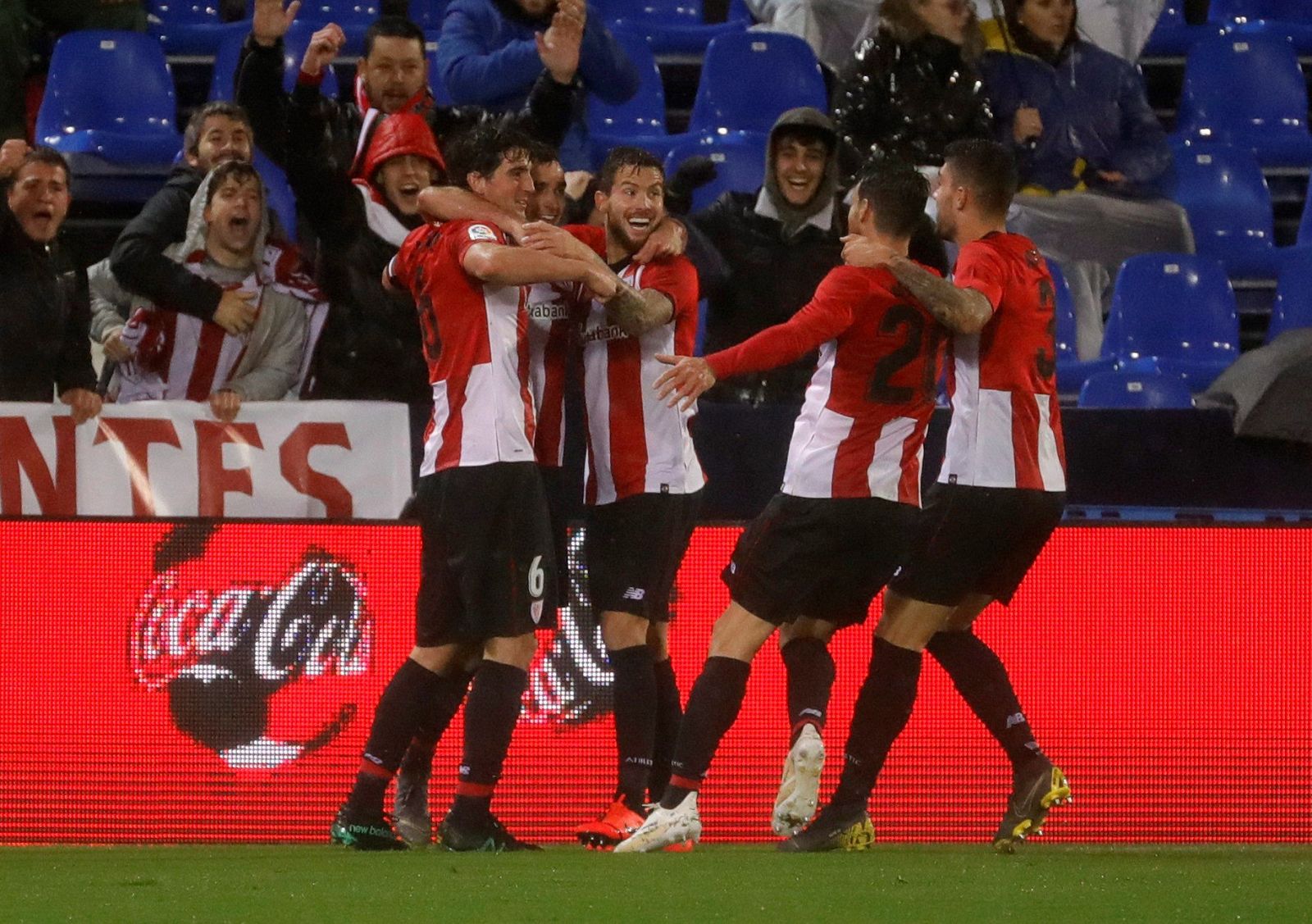 Los jugadores del Athletic de Bilbao celebran el gol en Leganés.