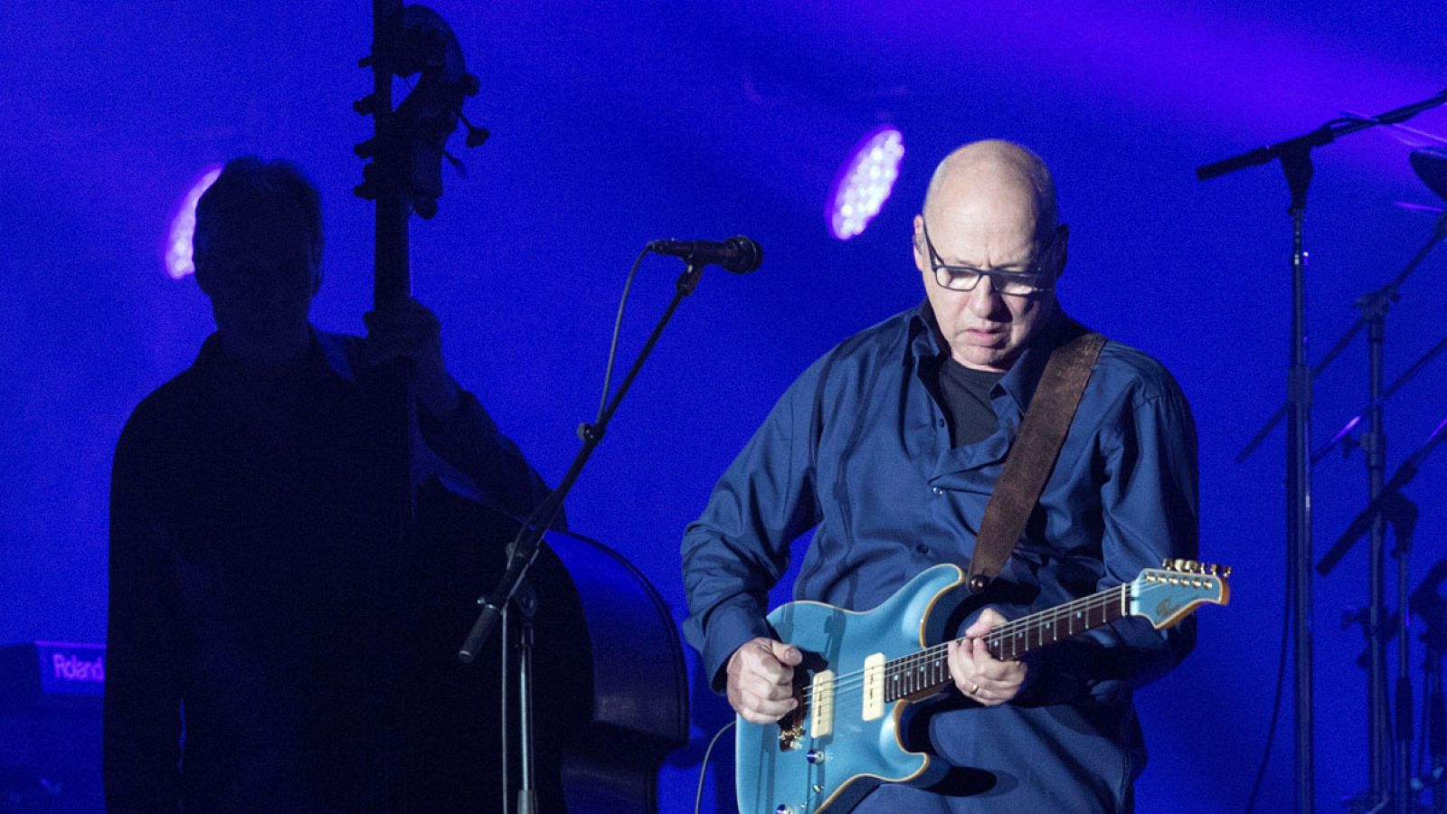 Mark Knopfler durante el concierto que ha ofrecido el jueves 25 de abril de 2019 en el Palau Sant Jordi de Barcelona.