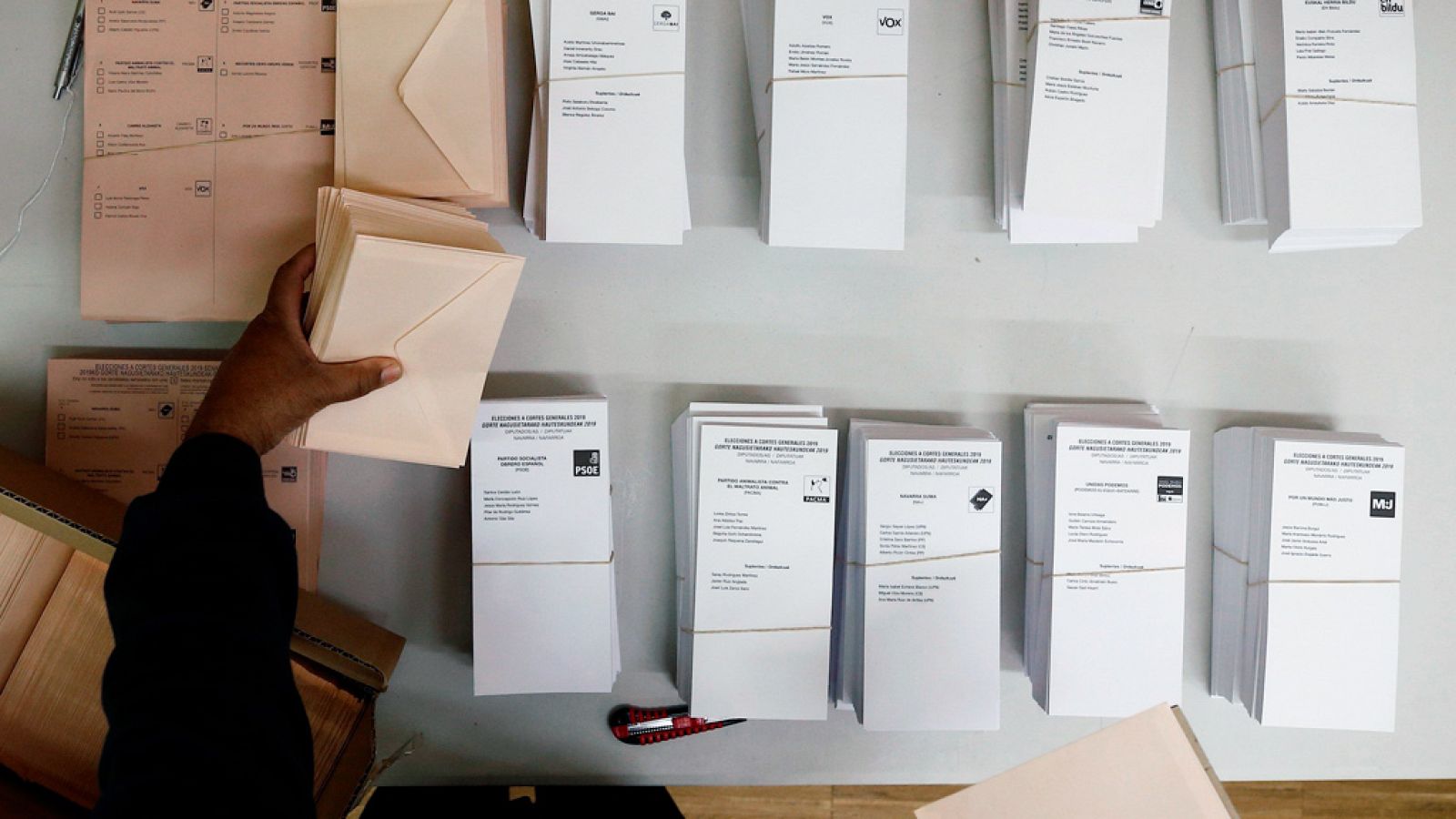 Papeletas en un colegio electoral en las elecciones generales del 28 de abril de 2019.