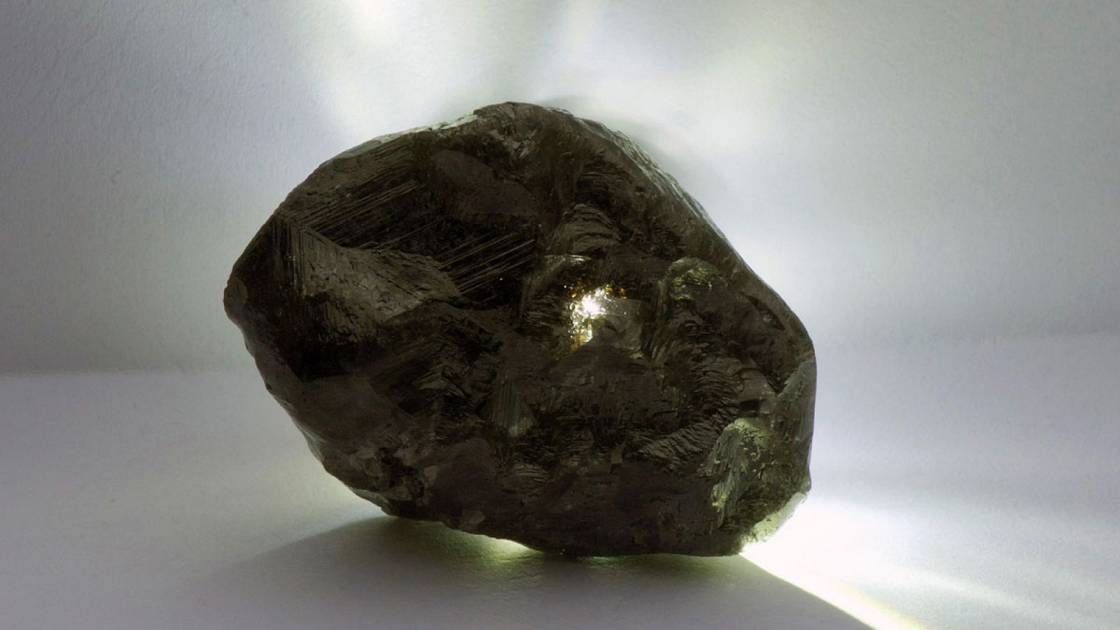 Imagen del segundo diamante más grande hallado en el mundo, de 1.758 quilates.
