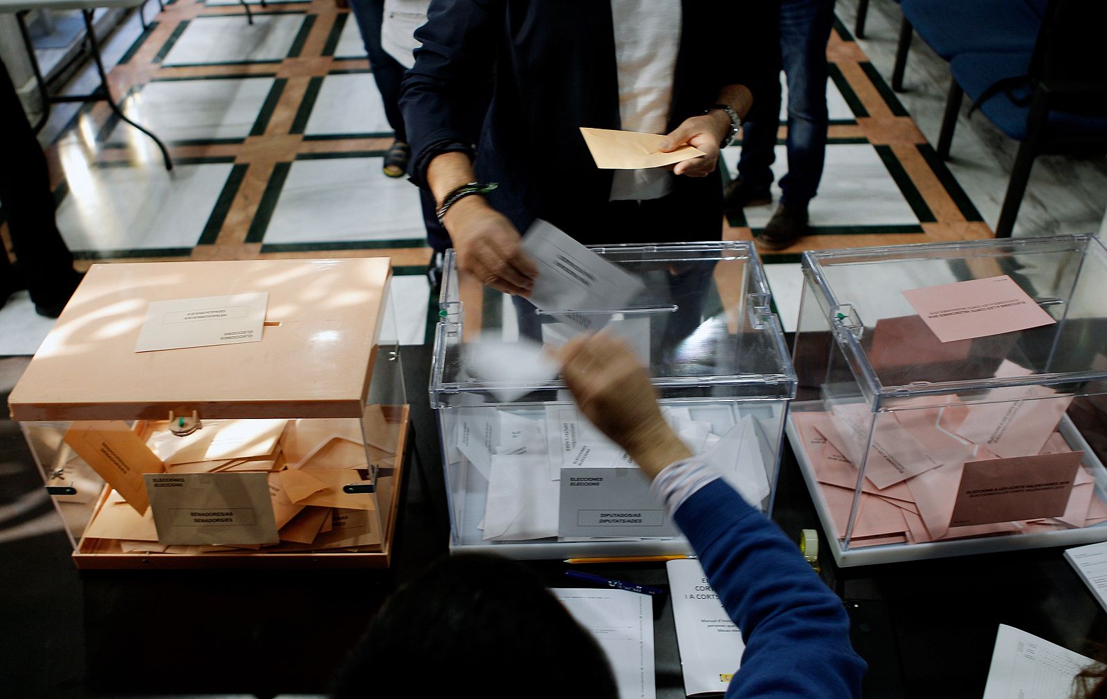 La afluencia a los colegios electorales ha sido notable este 28 de abril.