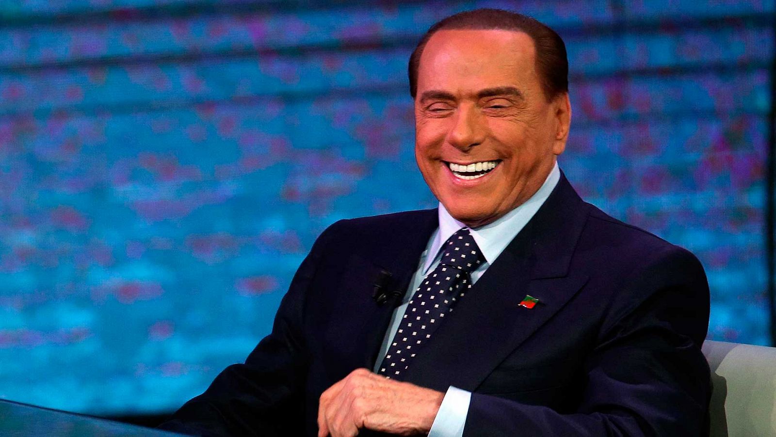 Silvio Berlusconi, ex presidente italiano y líder del partido Forza Italia, durante un espectáculo televisivo.