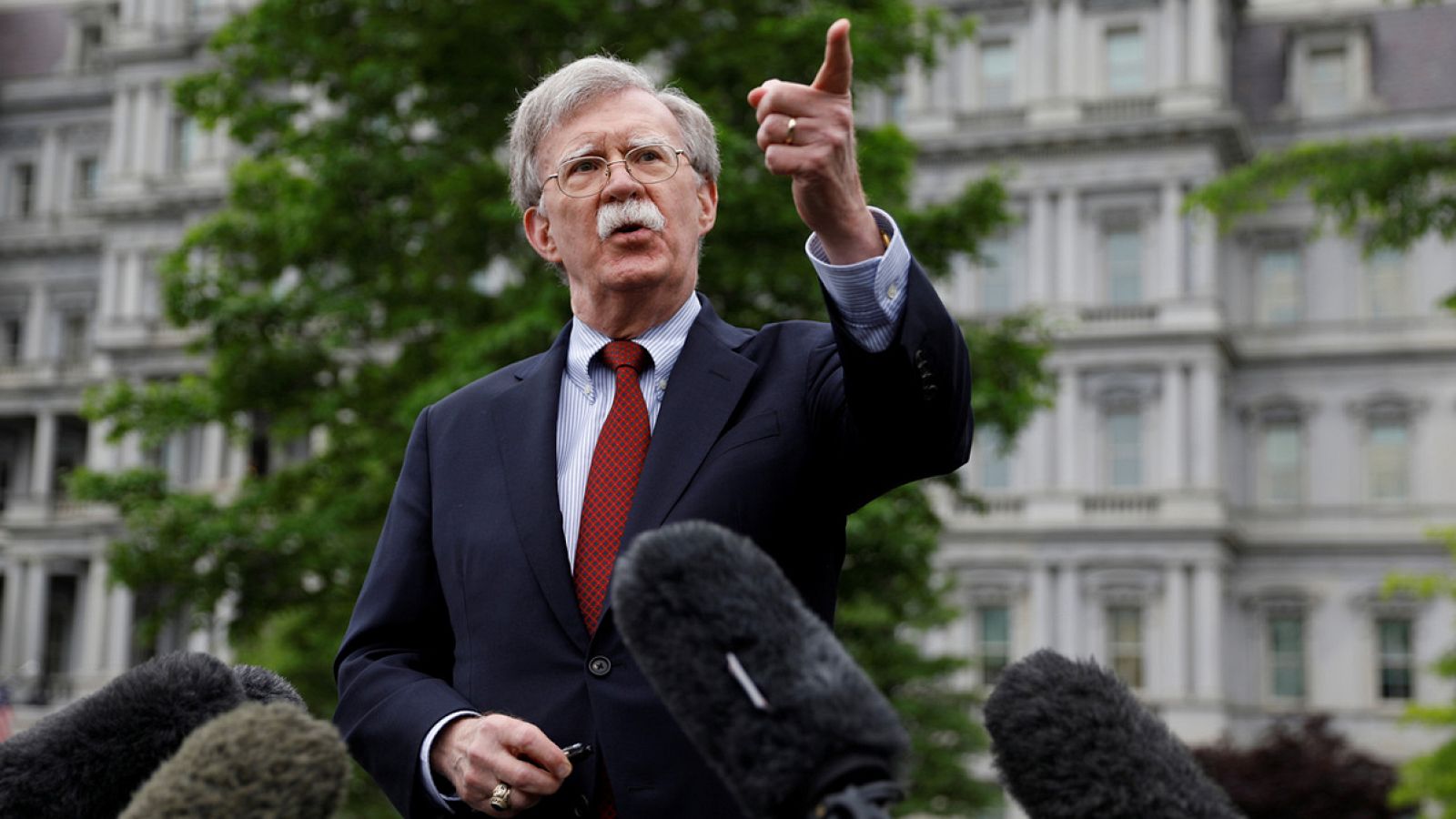 El asesor de Seguridad Nacional de la Casa Blanca, John Bolton, habla con la prensa. REUTERS/Kevin Lamarque