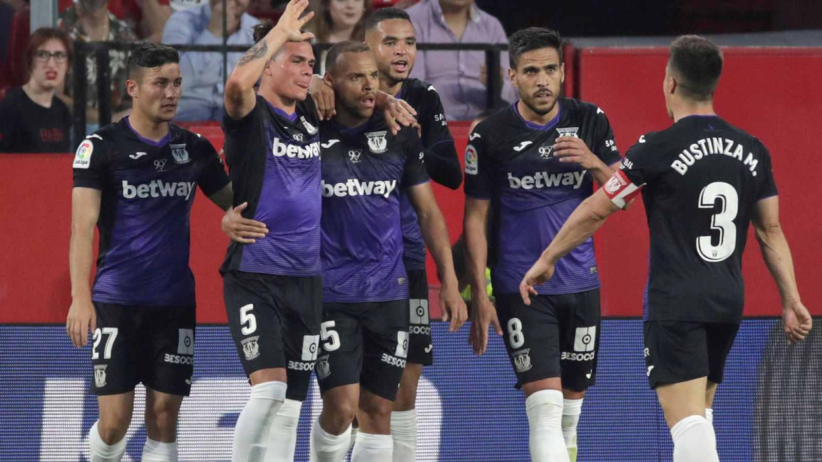 Los jugadores del Leganés celebran el segundo gol