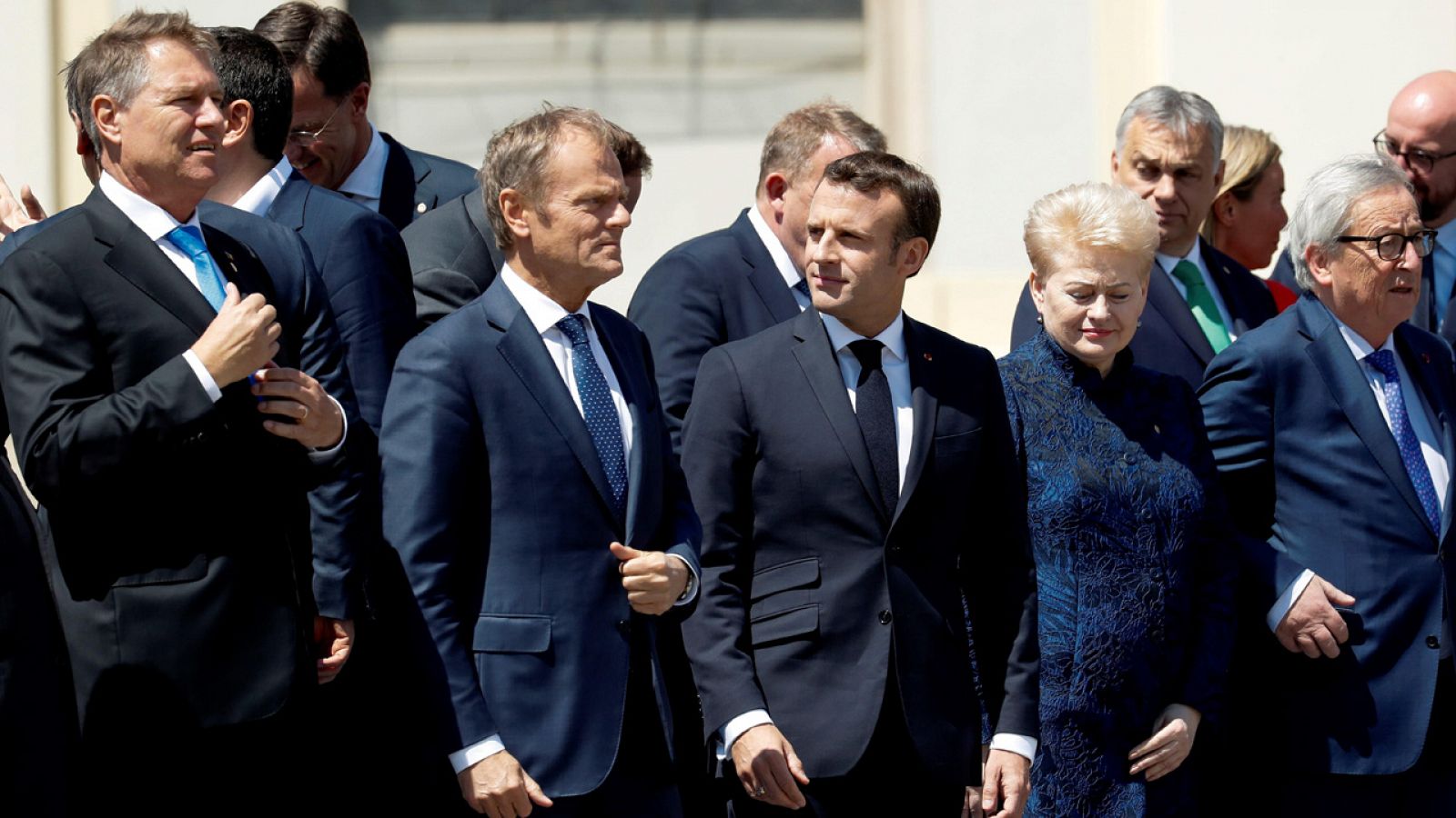 Foto de familia de Tusk, Macron, Iohannis, Grybauskaite y Juncker en Sibiu (Rumanía)