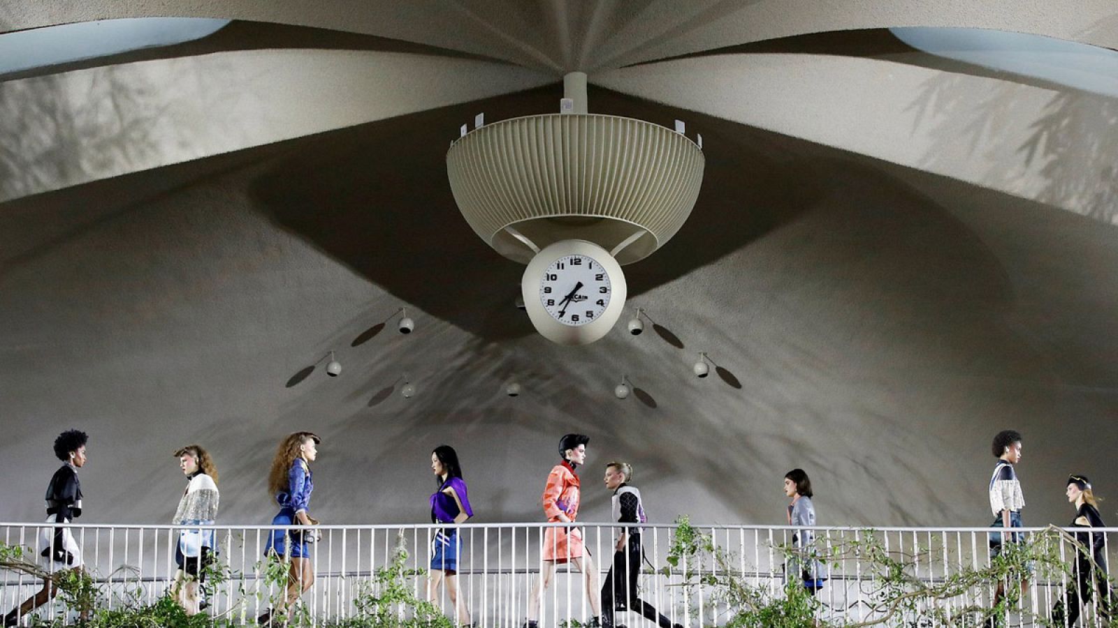 Desfile con la colección crucero 2020 de Louis Vuitton.