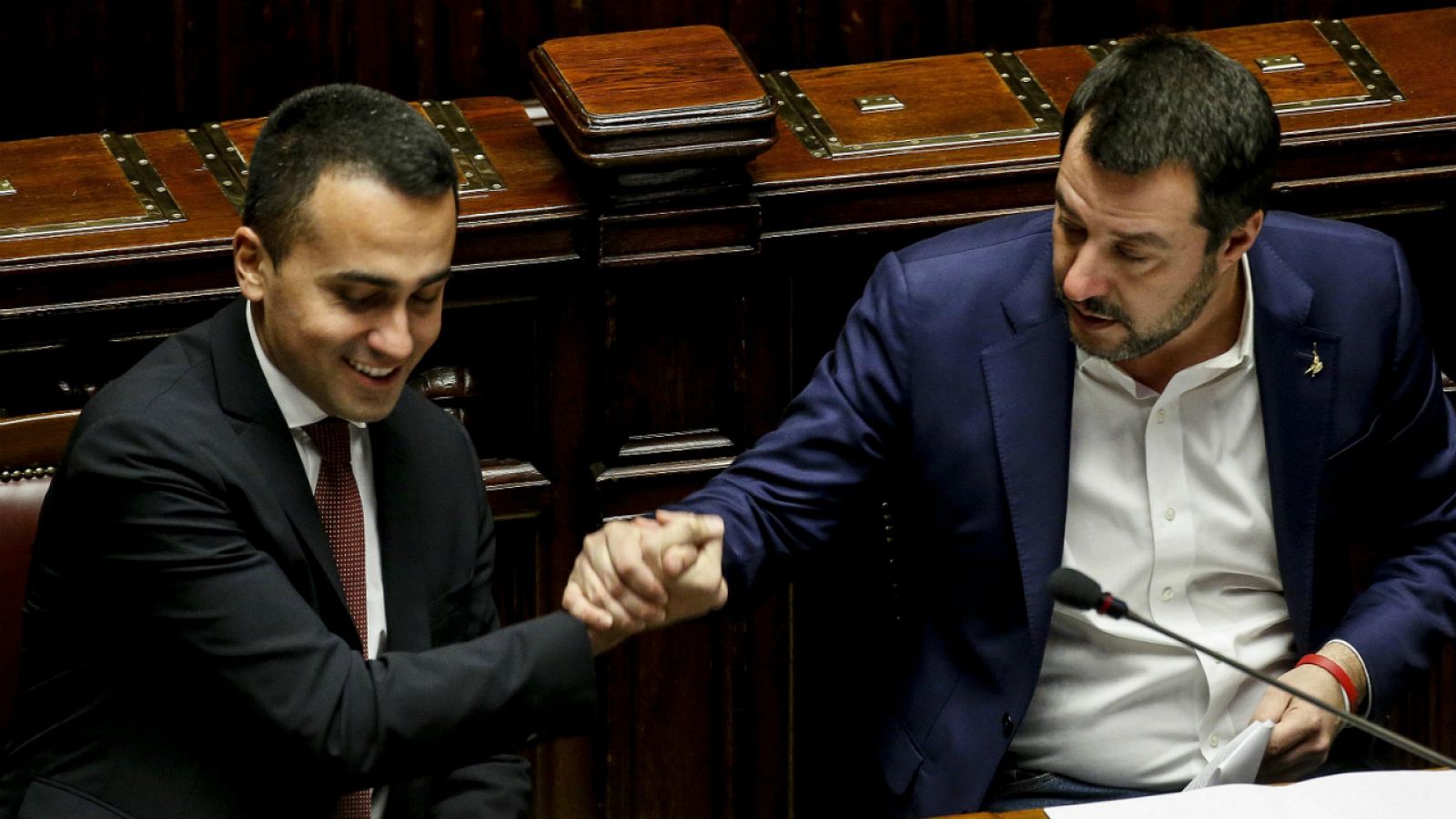El líder del Movimiento Cinco Estrellas, Luigi Di Maio, junto al vicepresidente de Italia, Matteo Salvini, en febrero