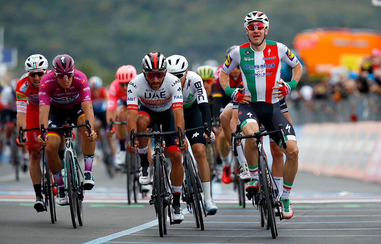 Imagen del italiano Elia Viviani, vencedor en la tercera etapa del Giro de Italia 2019.