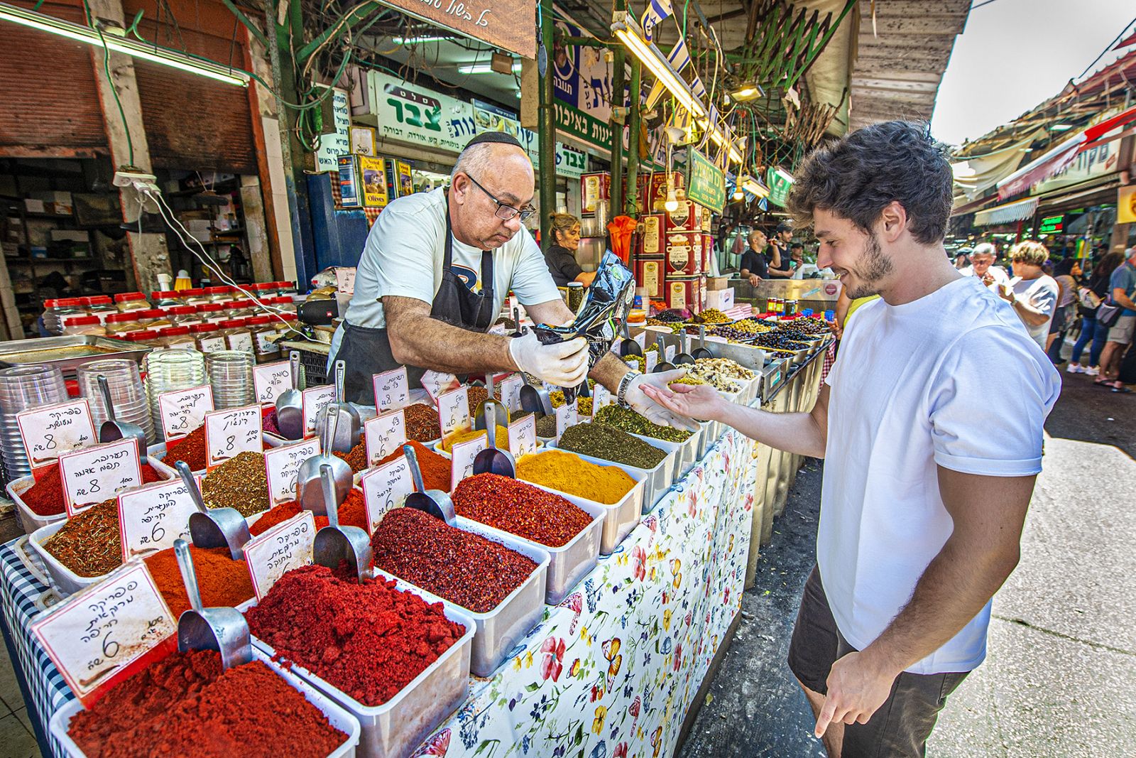 Miki, en el mercado Ha'Carmel de Tel Aviv.