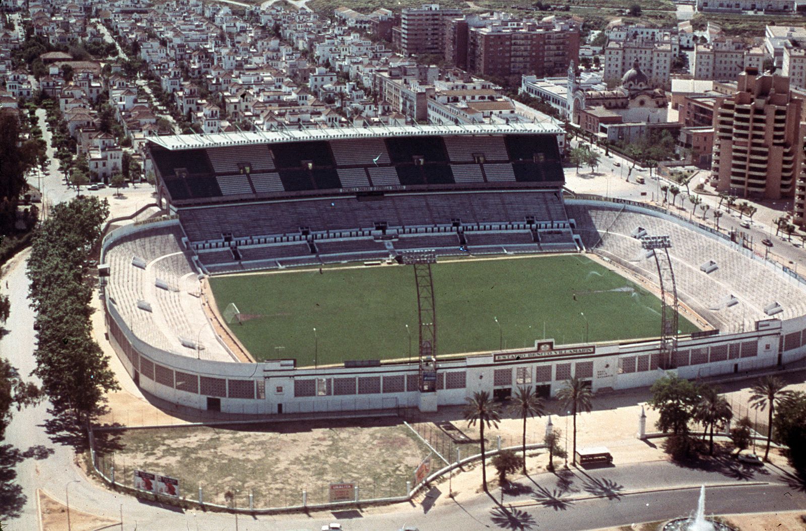 El estadio Benito Villamarín, en una imagen aérea de 1979.