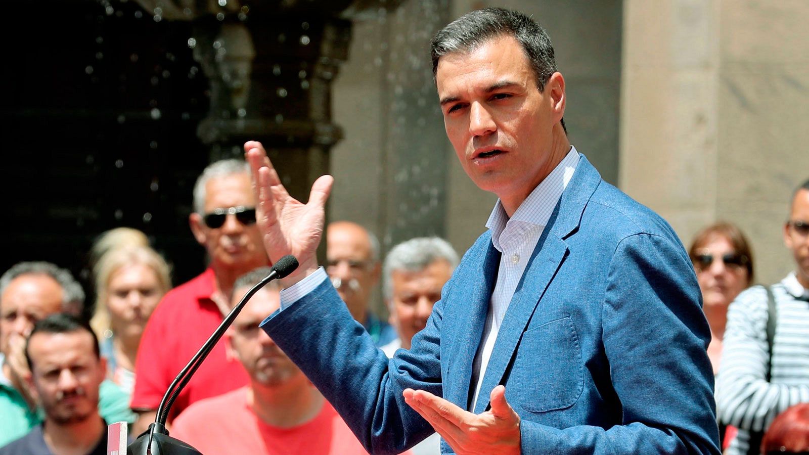 El presidente del Gobierno en funciones, Pedro Sánchez, en un mitin de campaña en las Islas Canarias.