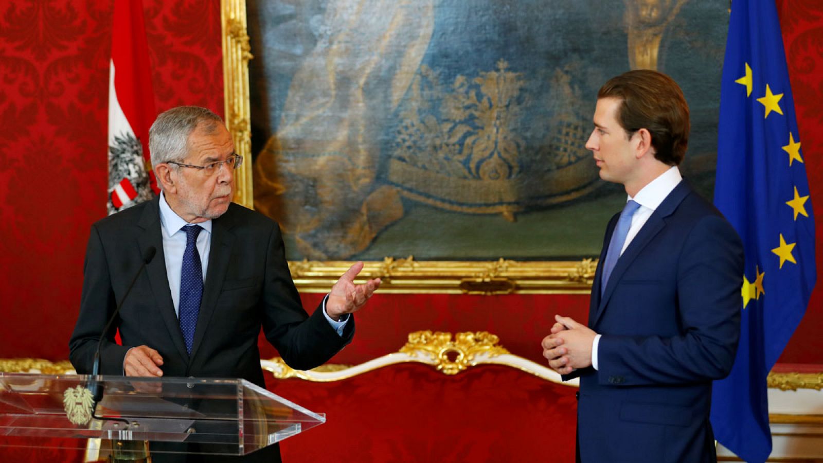 El canciller austriaco Sebastian Kurz y el presidente Alexander Van der Bellen en una conferencia de prensa en Viena.