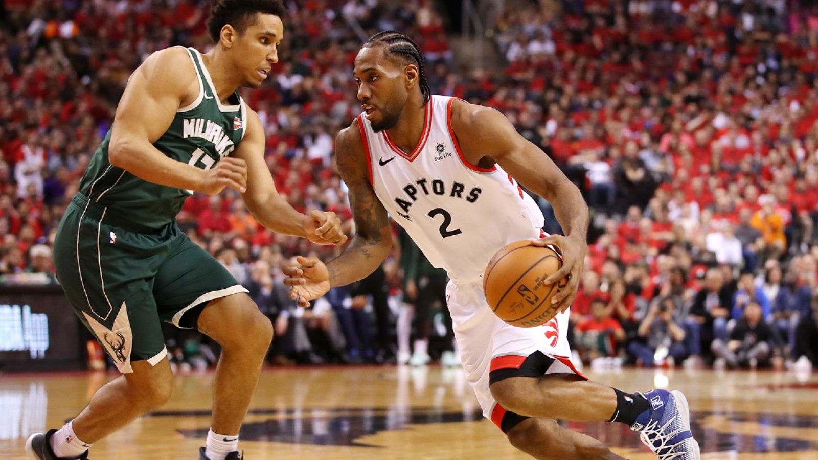 Los Raptors sufren para ganar a los Bucks y colocar un 1-2 en la serie