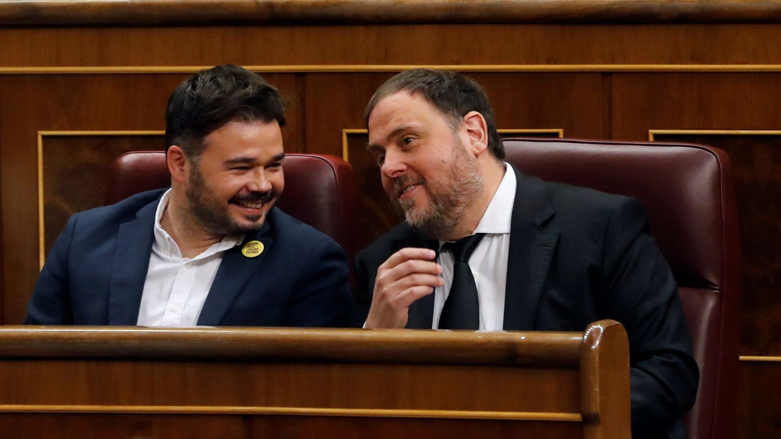 El diputado electo el prisión preventiva de ERC, Oriol Junqueras, junto al que será portavoz del grupo parlamentario de ERC, Gabriel Rufián