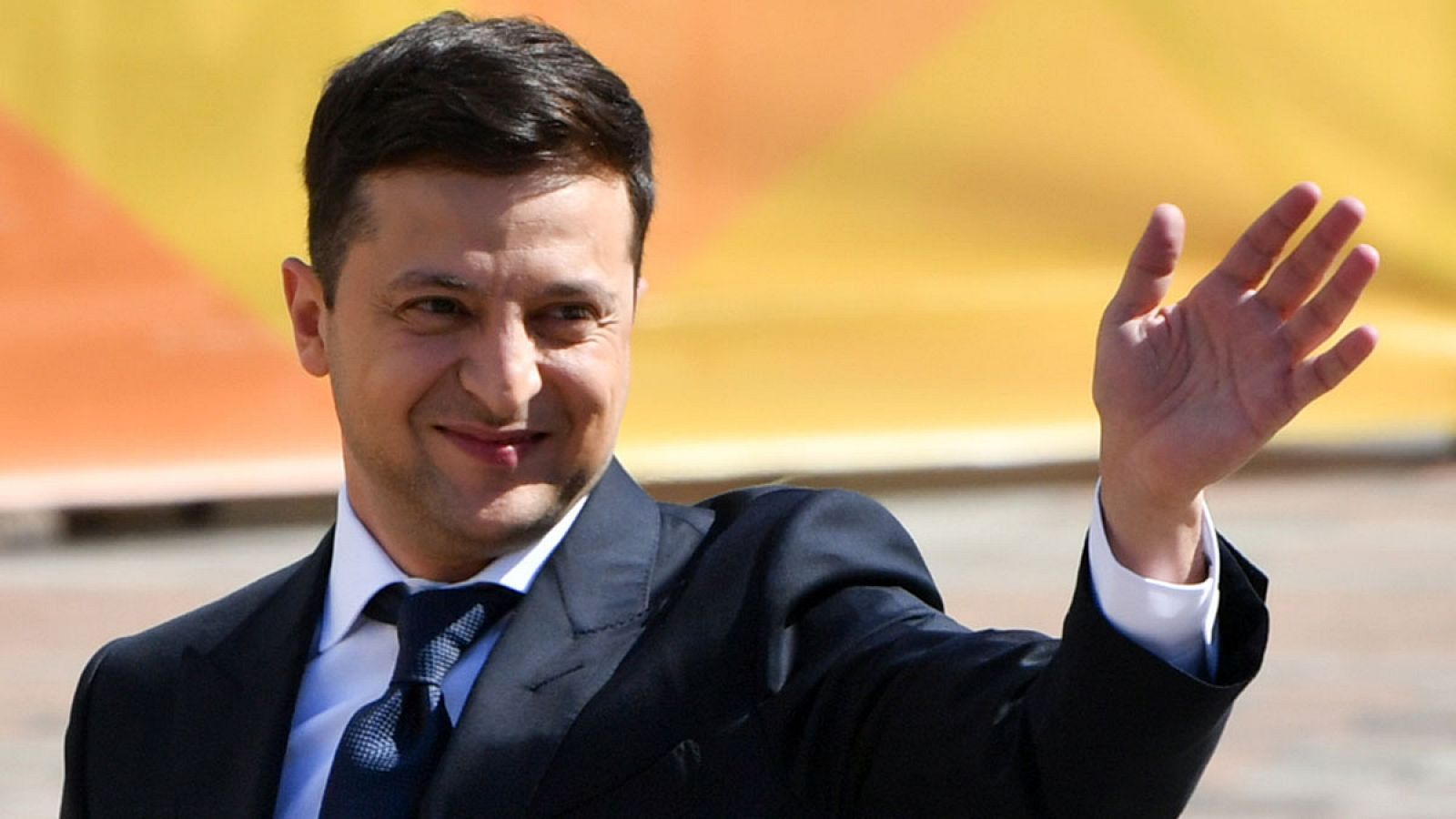 El presidente de Ucrania Volodymyr Zelensky ha anunciado la celebración de elecciones parlamentarias anticipadas