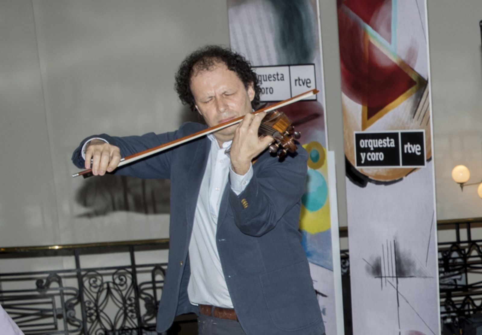 El violinista de la Orquesta Sinfónica RTVE, Rubén Darío Reina