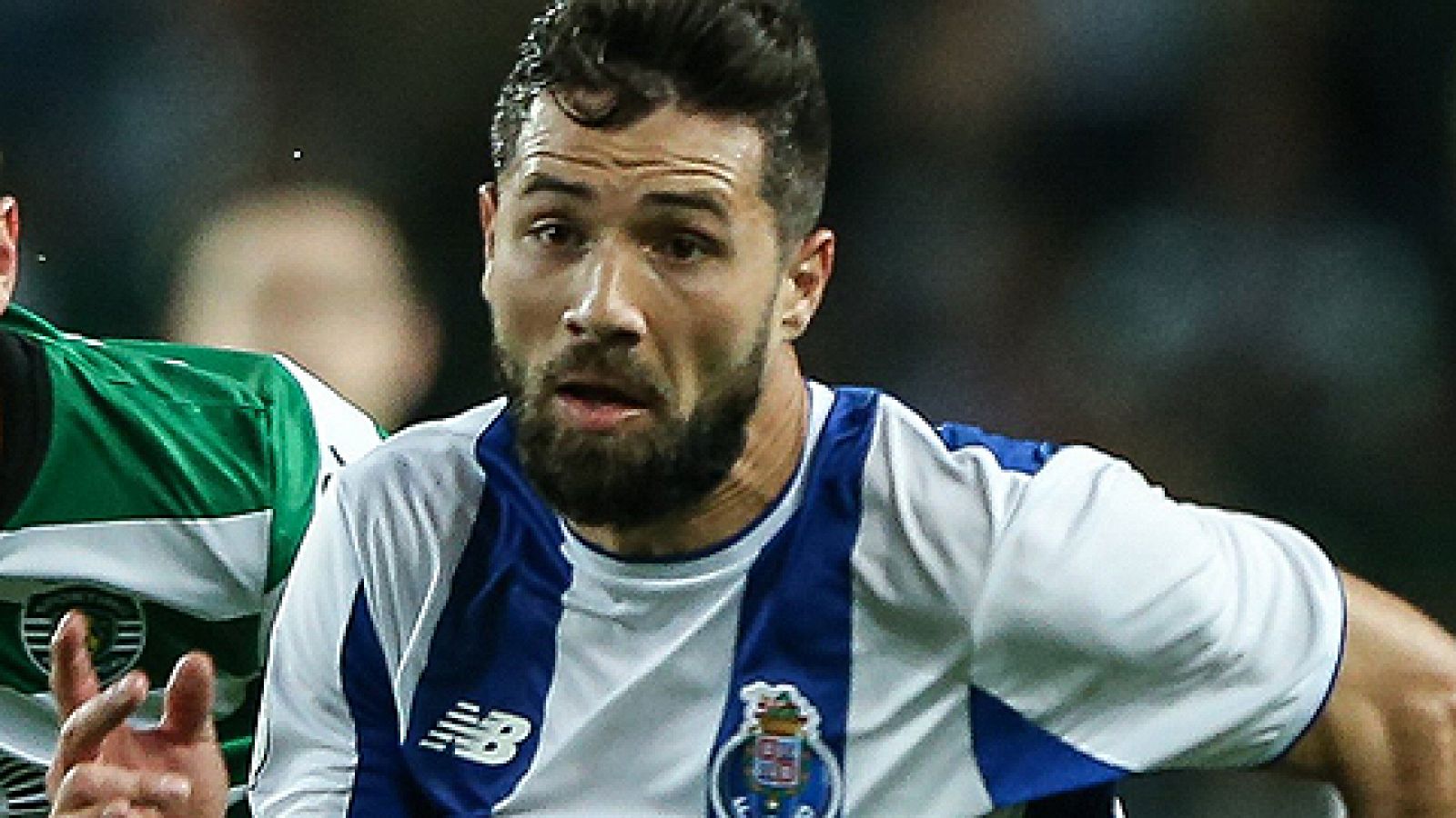 Felipe, en un partido con el Oporto.