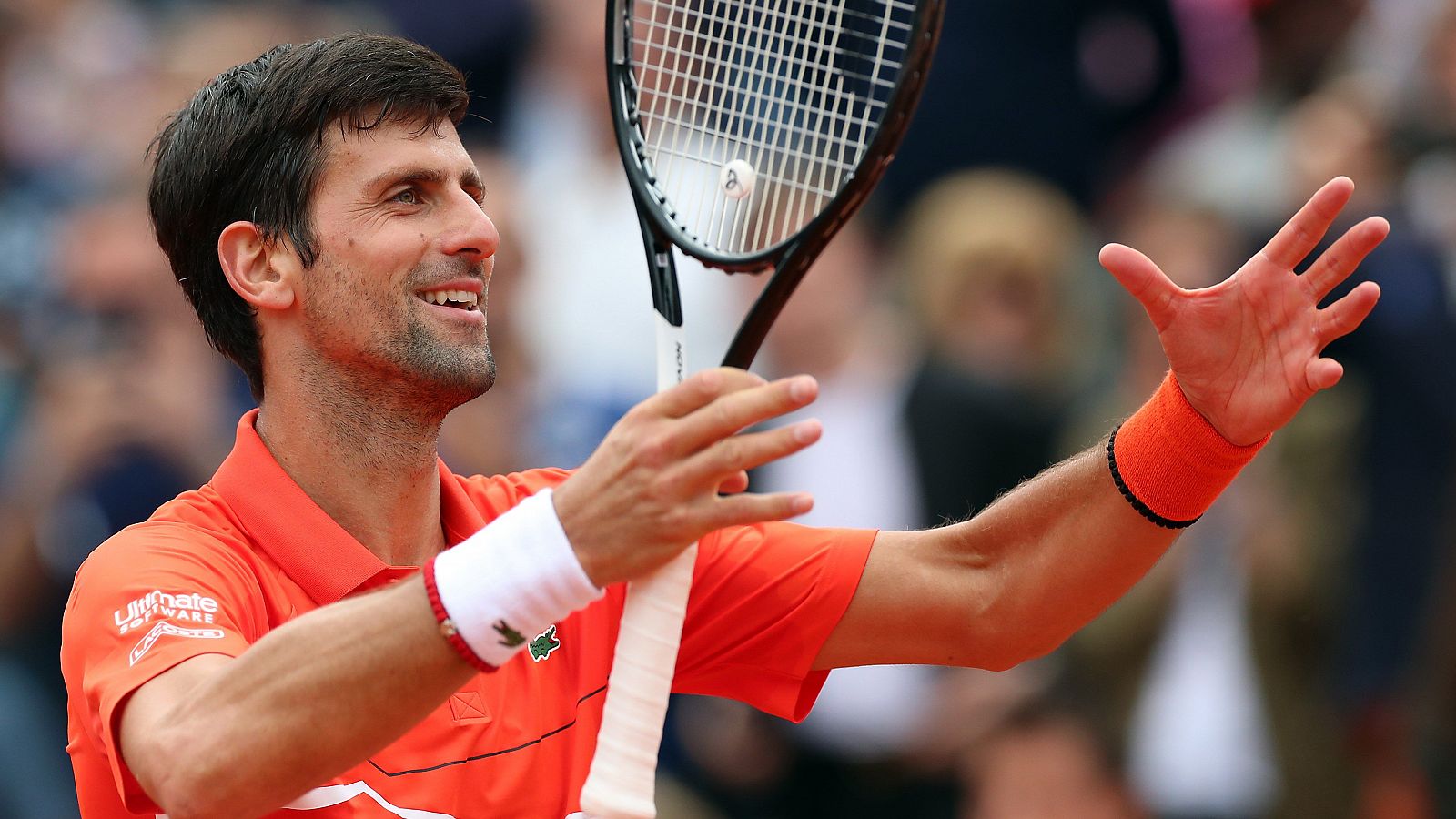 El tenista serbio Novak Djokovic celebra su victoria ante el suizo Henri Laaksonen.