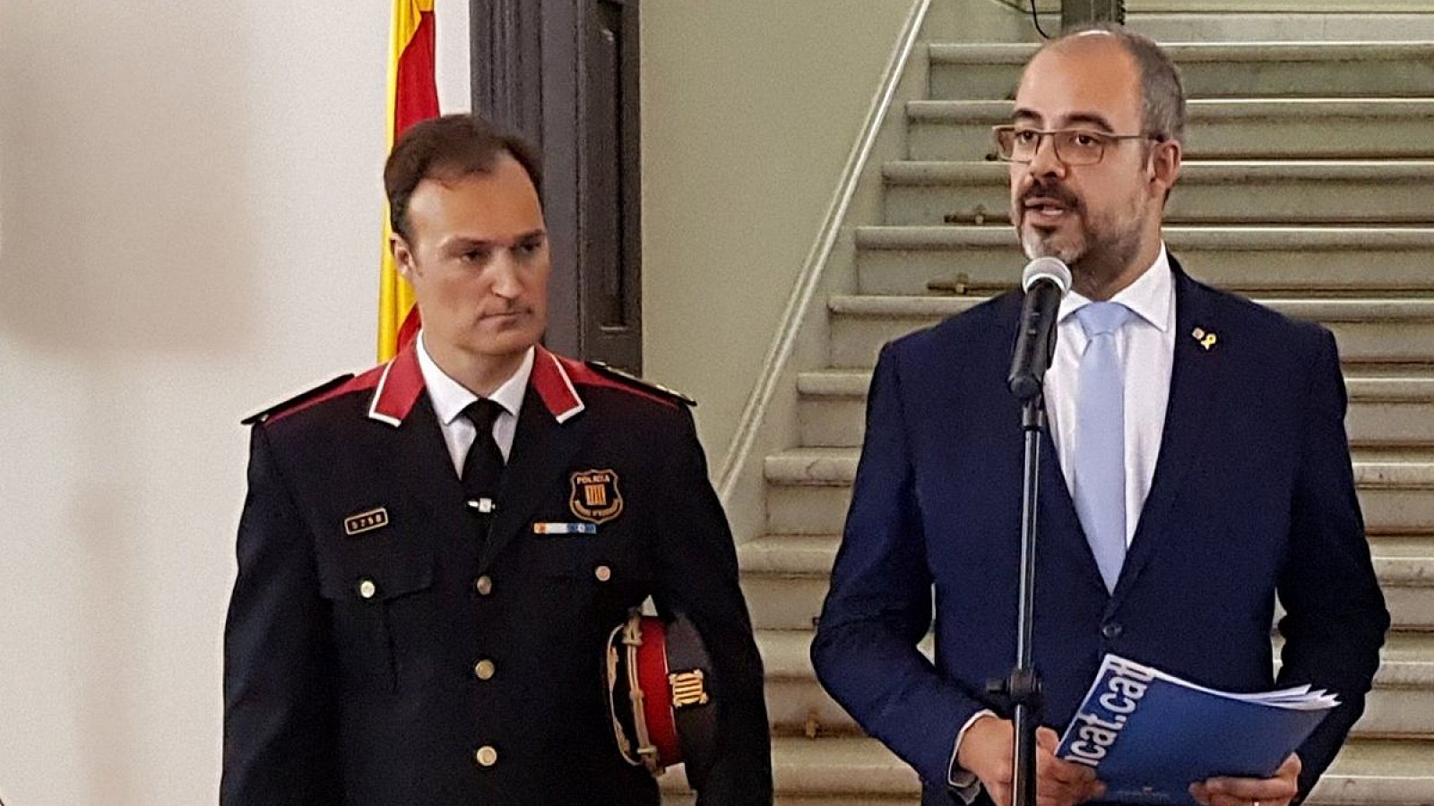 Eduard Sallent, nuevo jefe de los Mossos d'Esquadra, junto al conseller de Interior, Miquel Buch