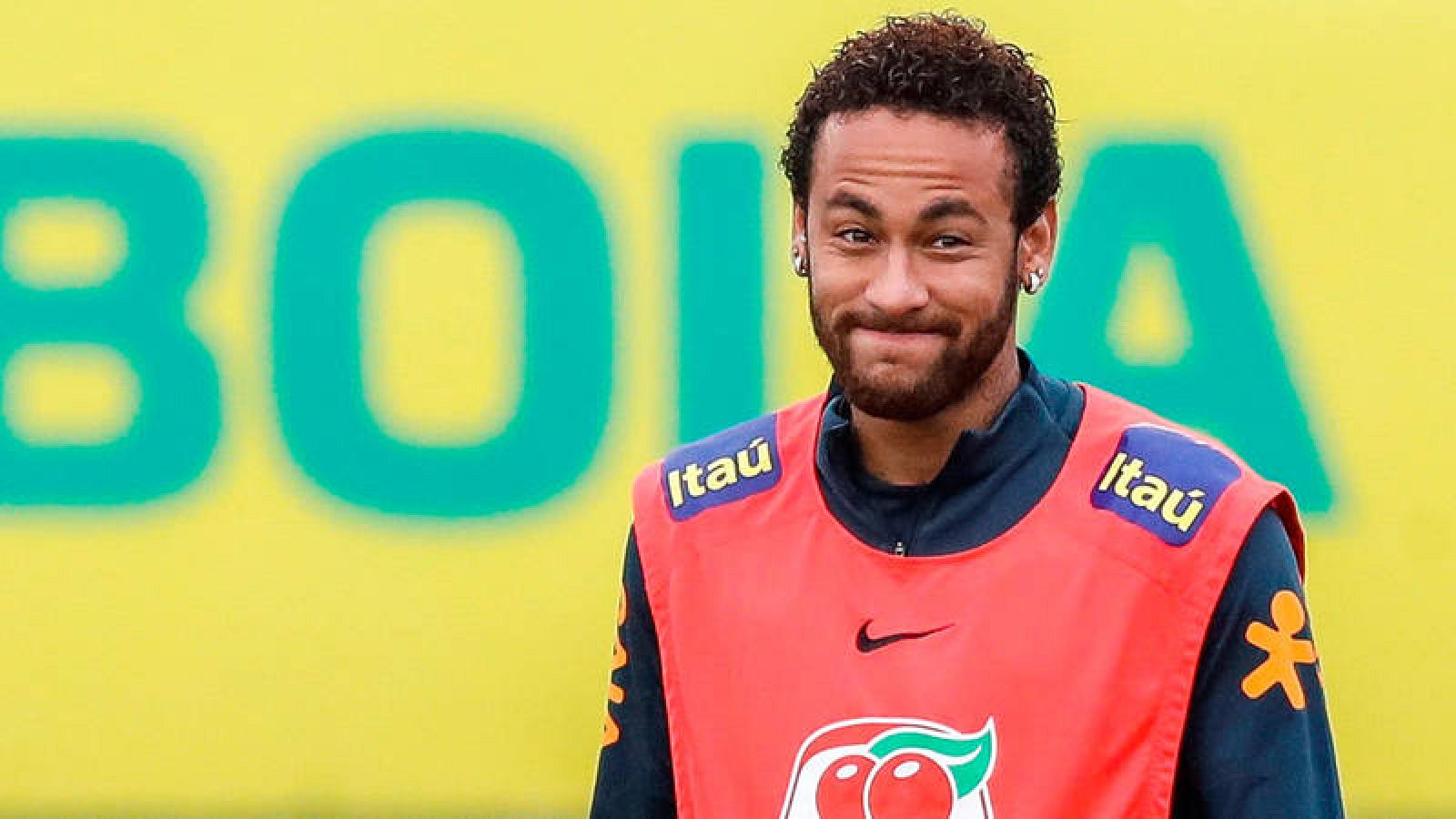  Neymar durante un entrenamiento de Brasil