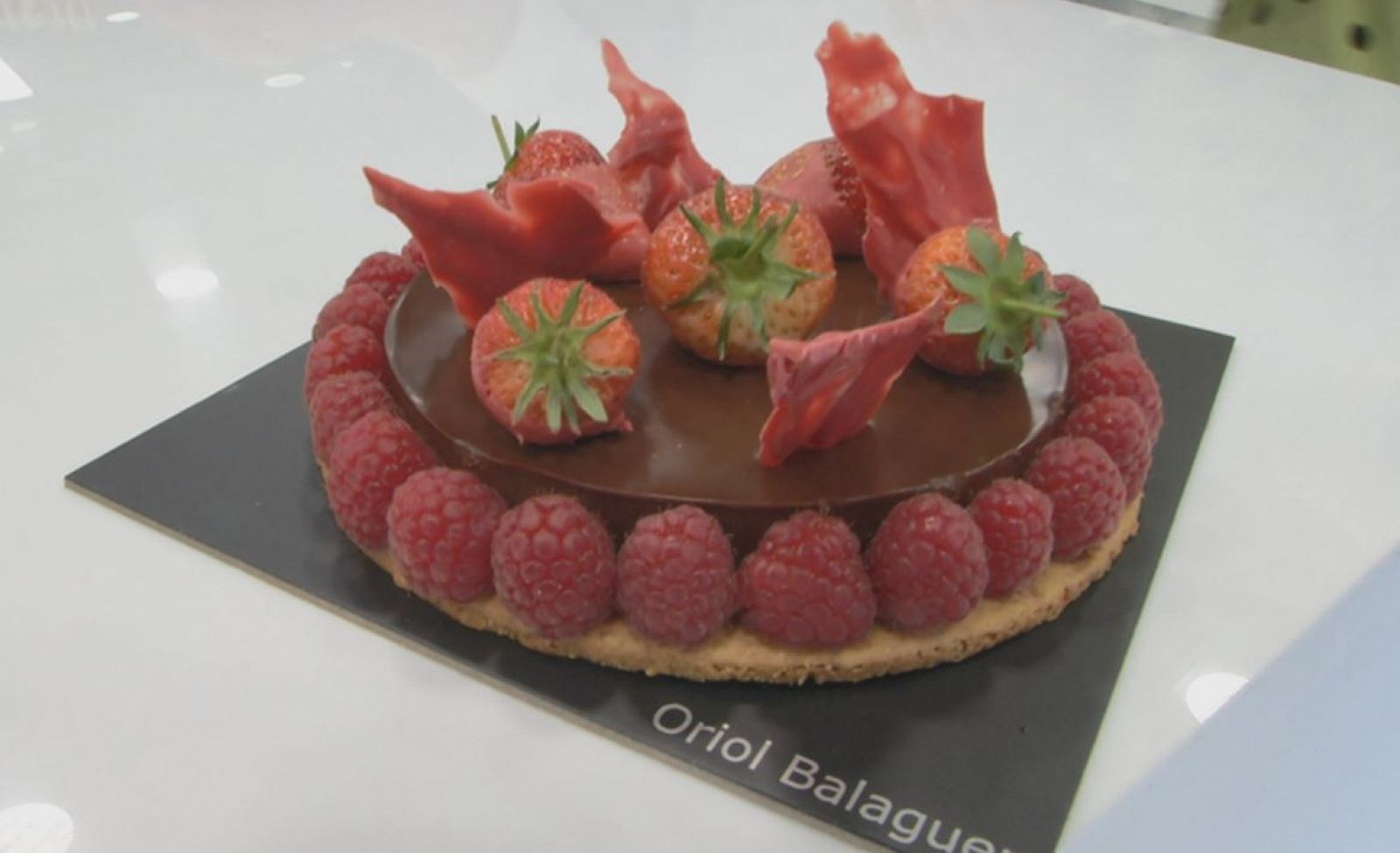 Tarta de chocolate y fresas