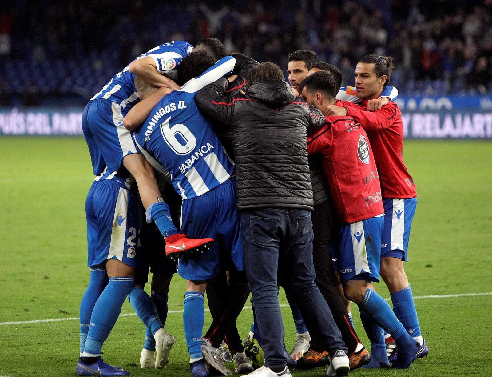 Los jugadores del Deportivo celebran un gol en la antepenúltima jornada