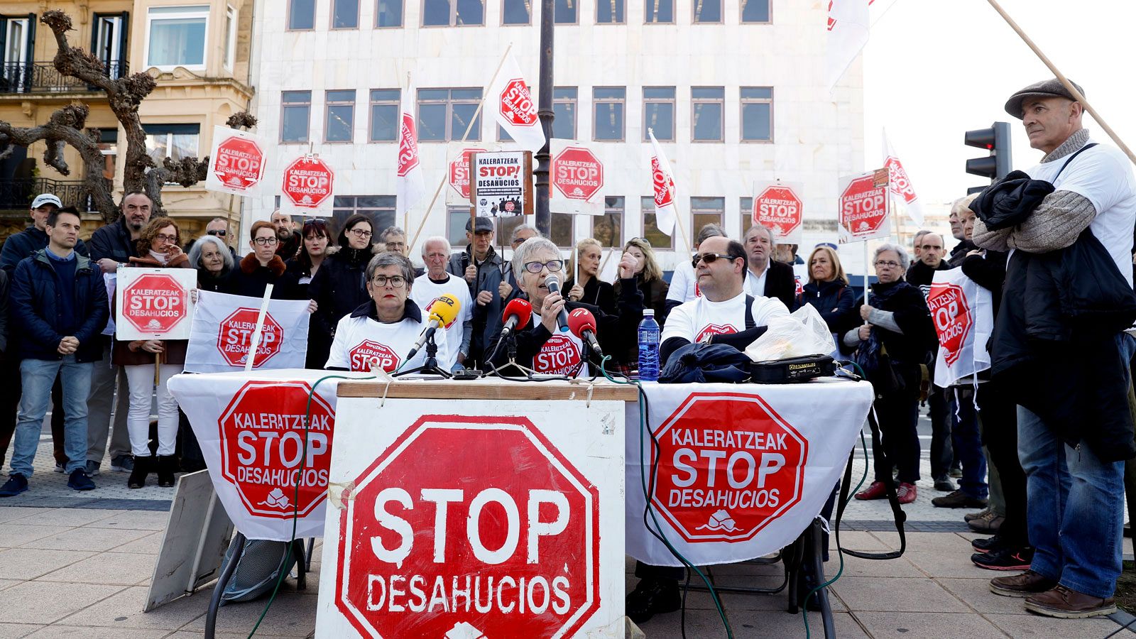 Rueda de prensa de la plataforma Stop Desahucios en San Sebastián en una imagen de archivo