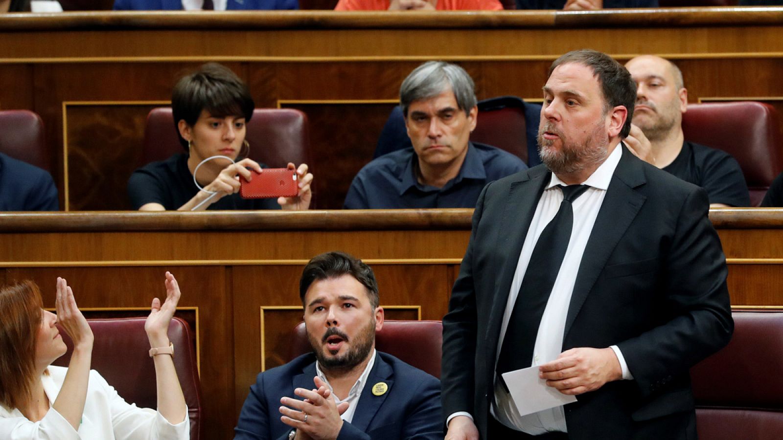 Oriol Junqueras, que se encuentra en prisión provisional, jura su cargo en el Congreso
