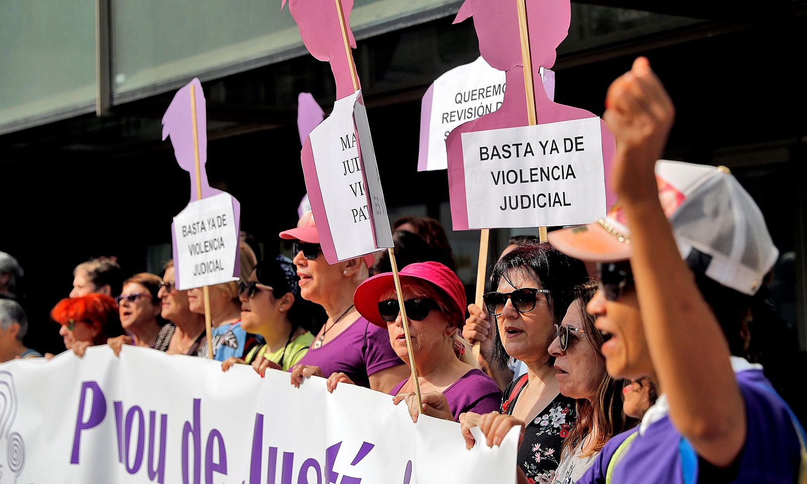 Concentración del Movimiento Feminista de Valencia para exigir revocar la sentencia de la "manada"