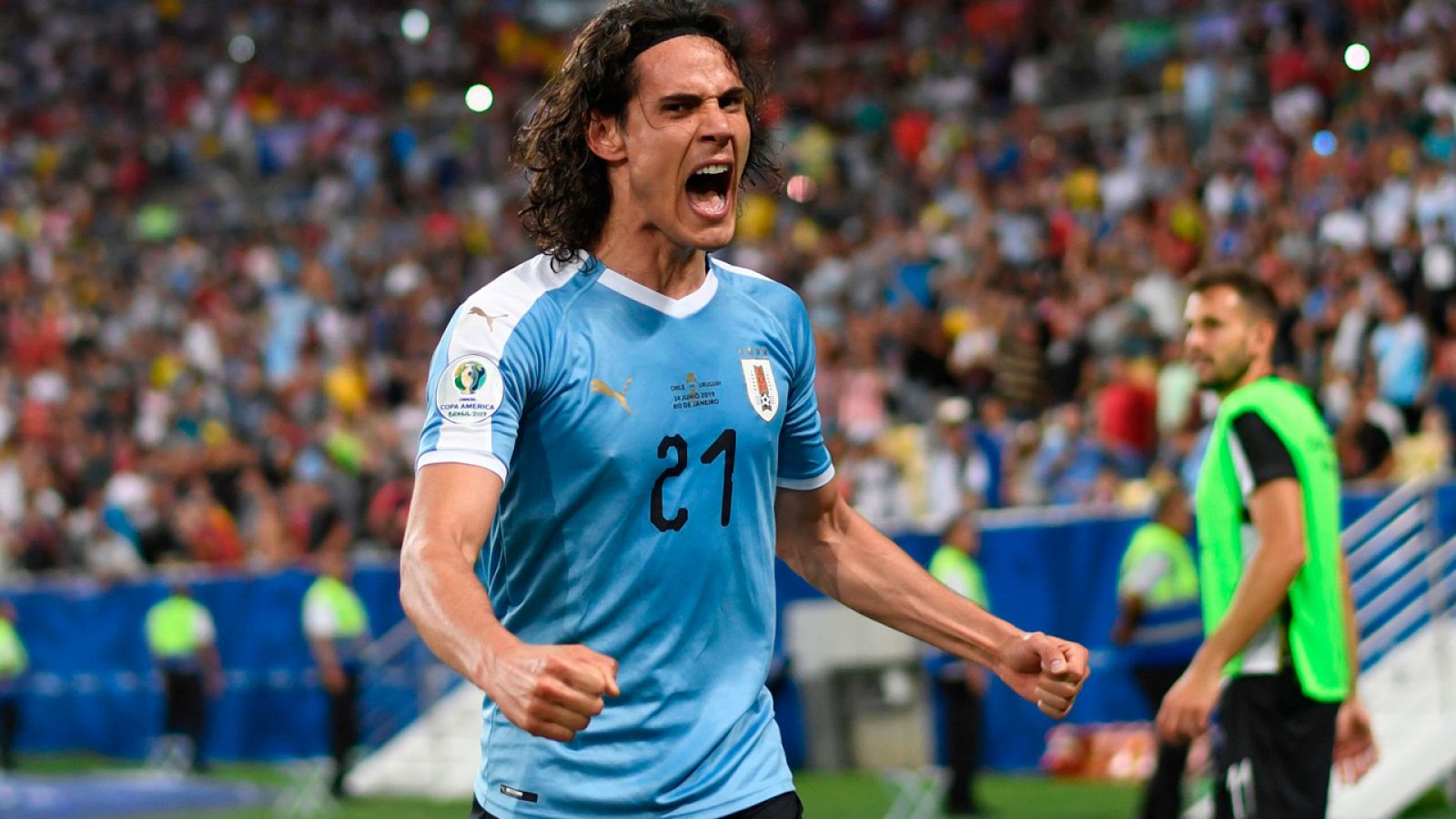 Cavani decide ante Chile y le otorga el primer puesto a Uruguay