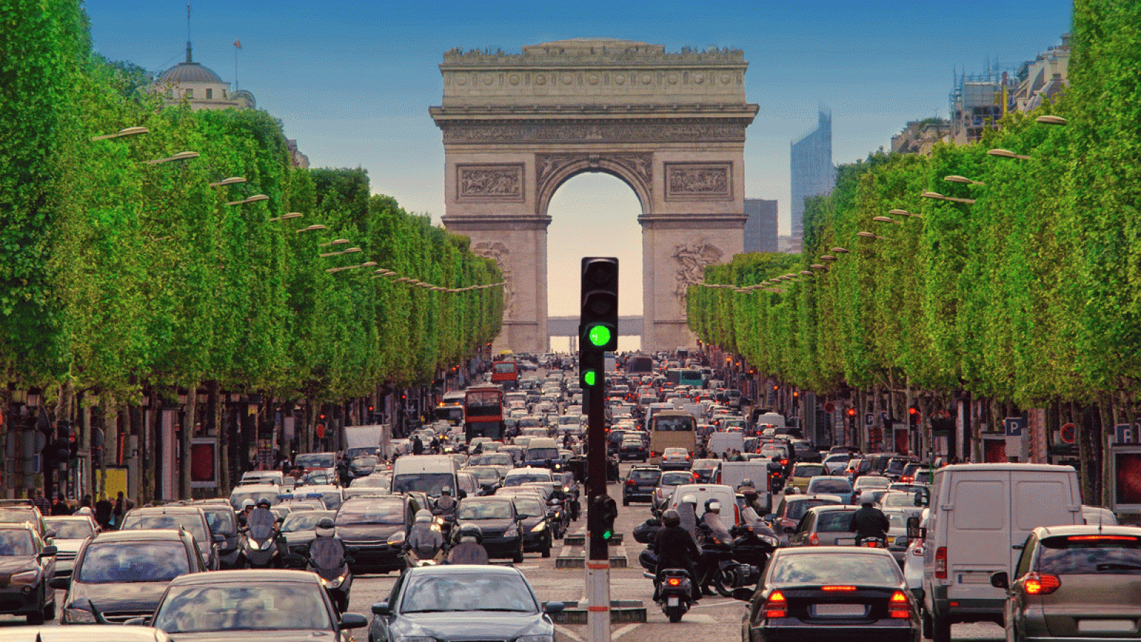 París prohibirá circular a un tercio de los vehículos por la contaminación generada por la ola de calor