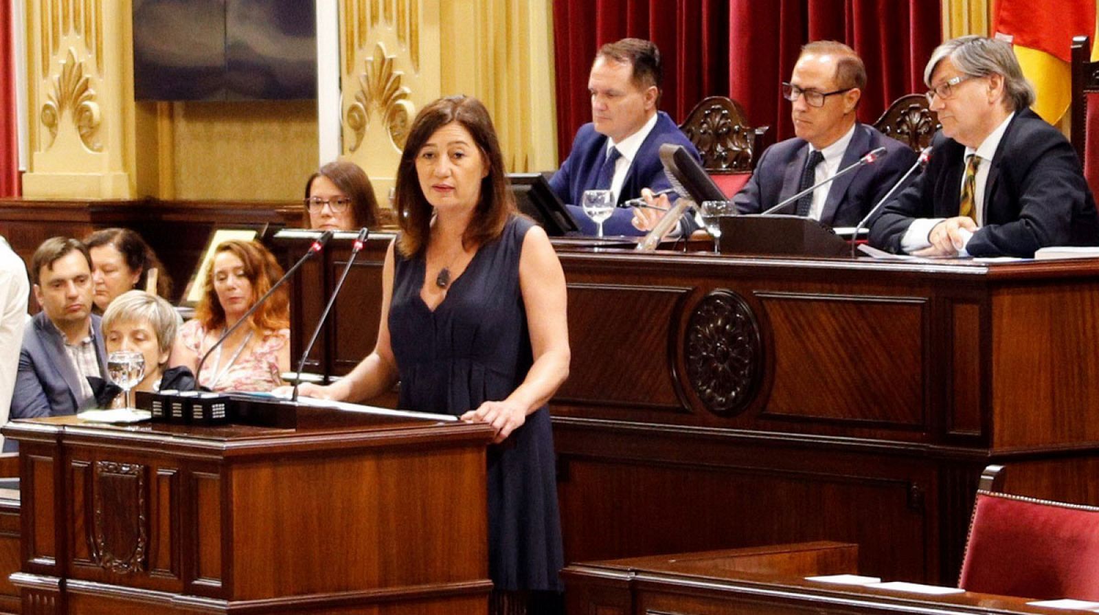 La candidata a la presidencia del Govern, Francina Armengol, durante su discurso en el debate de investidura, este miércoles en el Parlament Balear. 