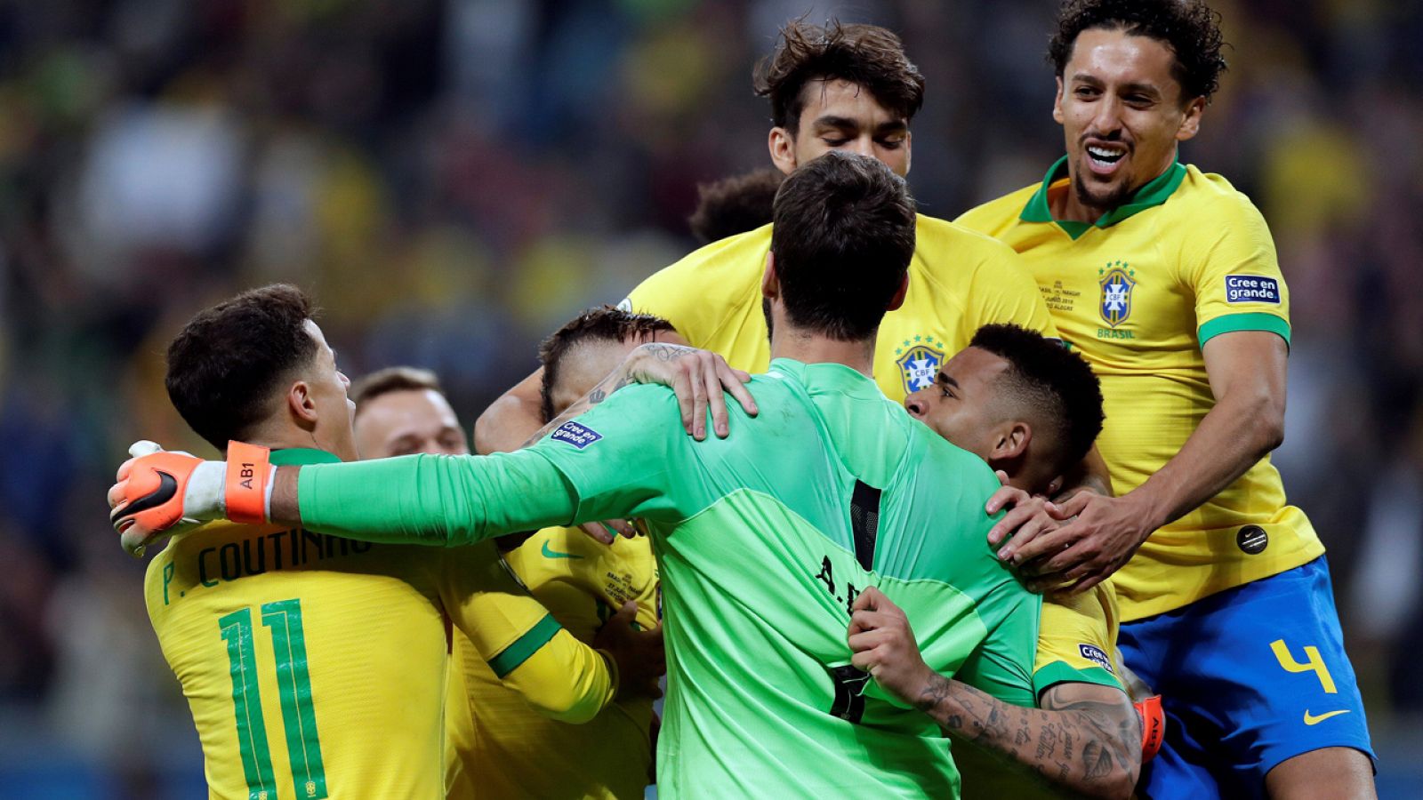 Brasil sobrevive a 'Gatito' en los penaltis y pone rumbo a semifinales