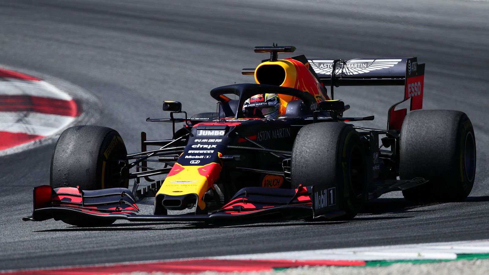 Verstappen gana el Gran Premio de Austria en un apretado final