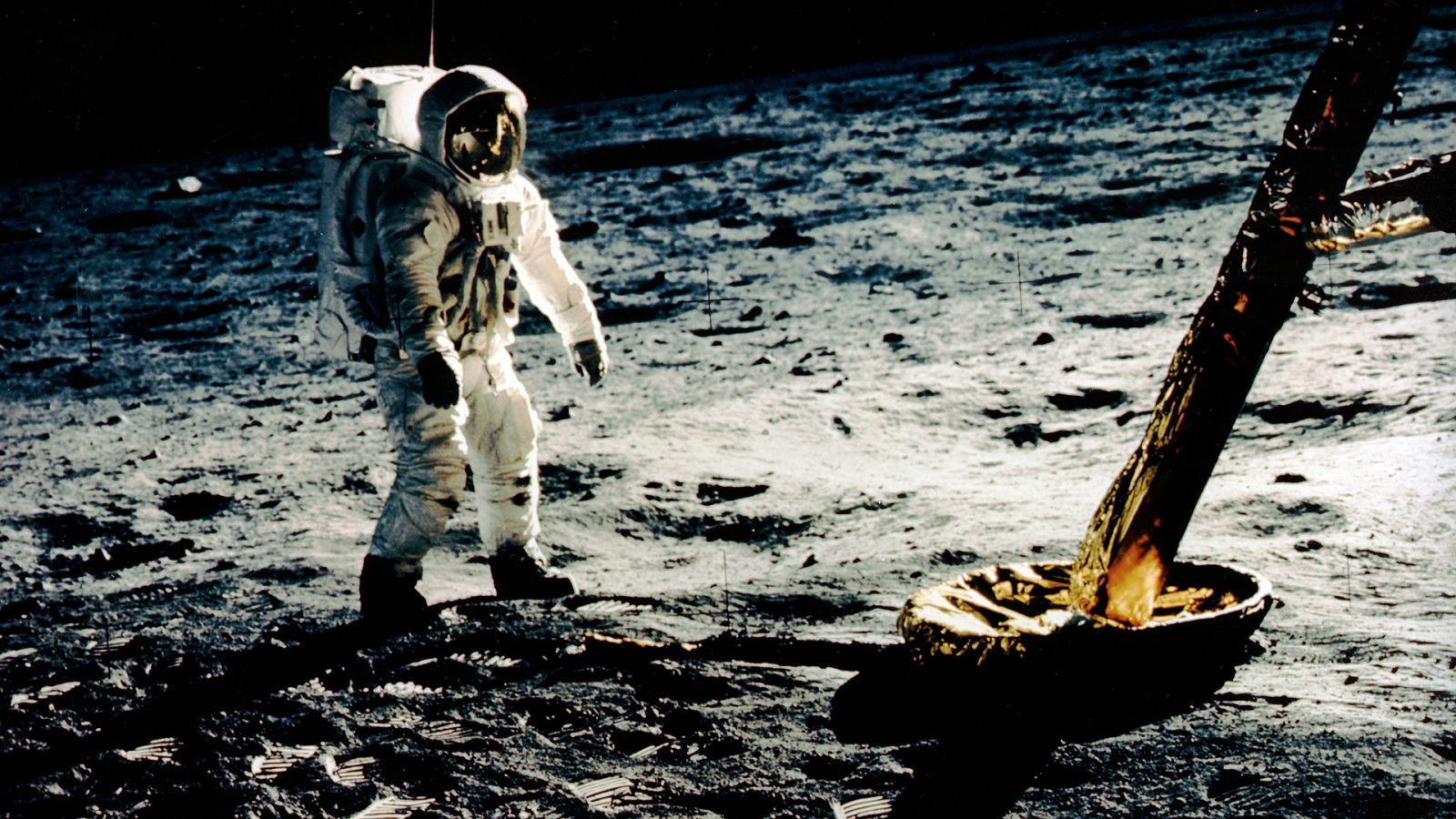 El 20 de julio de 1969, el Apolo 11 se posó sobre la superficie de la Luna y puso al hombre por primera vez sobre el satélite terrestre.