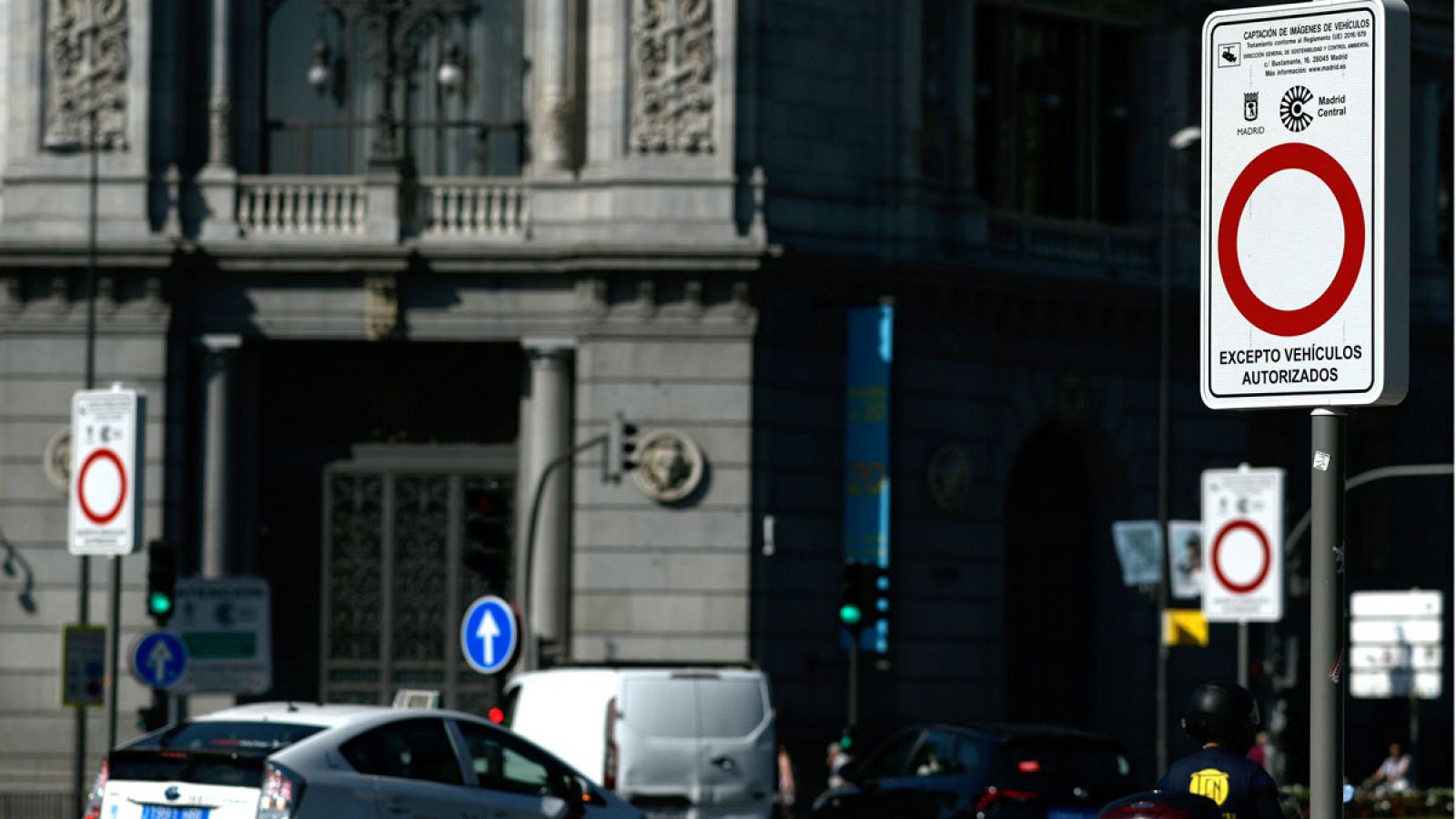 Señales que avisan de las restricciones en Madrid Central
