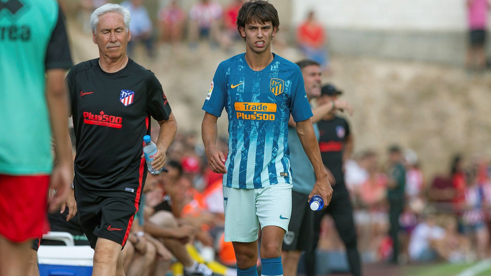 Joao Félix se retira lesionado del partido contra el Numancia.