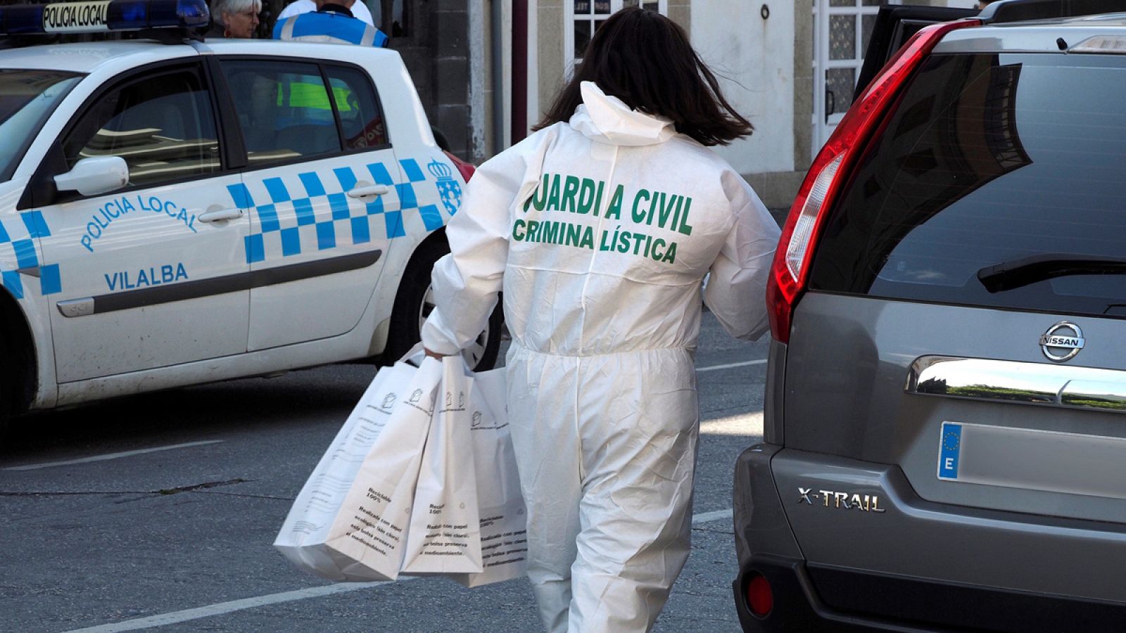 Efectivos de la Guardia Civil trabajan en el lugar del suceso