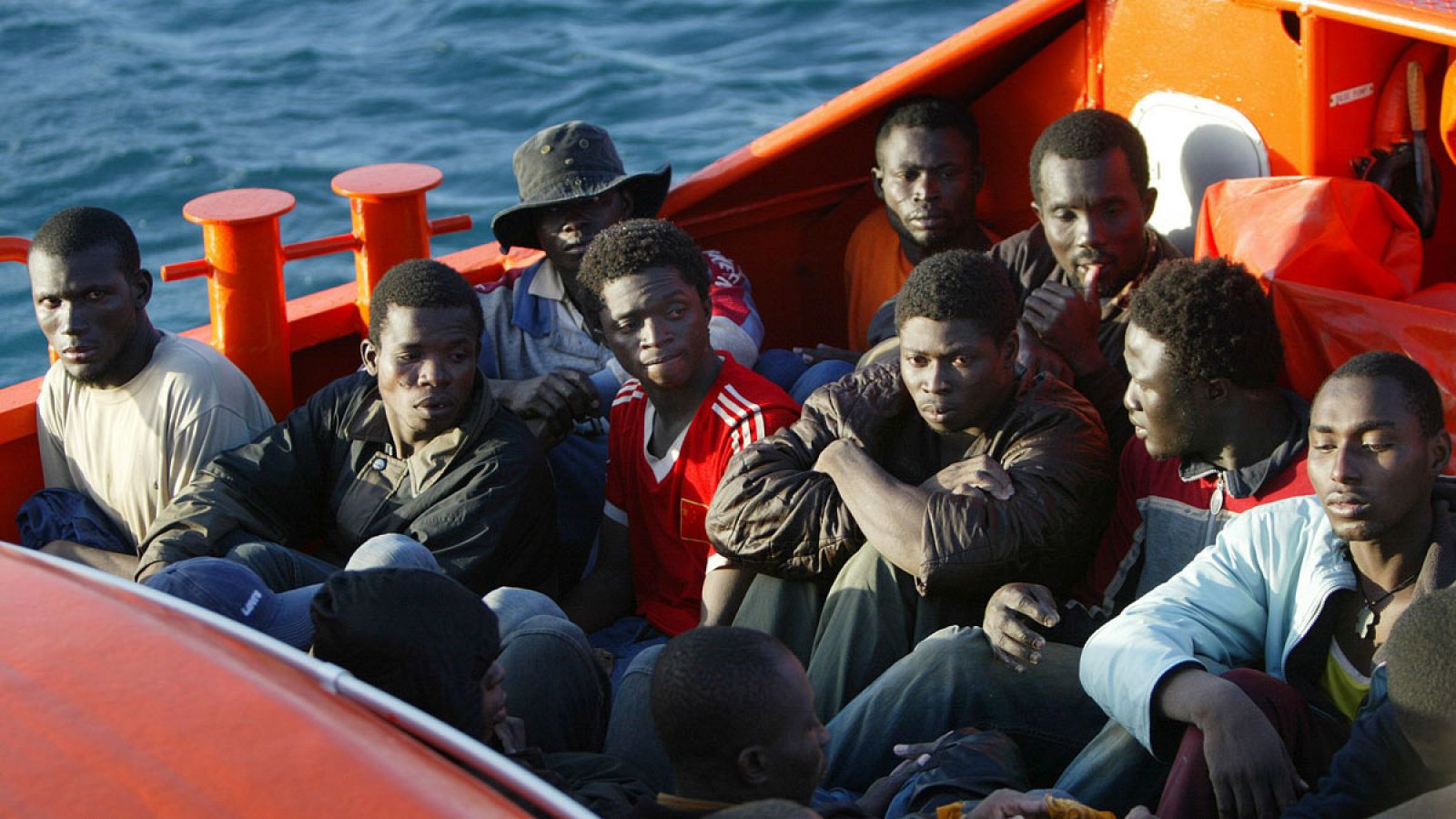 Más de 150 desaparecidos al naufragar una embarcación en Libia
