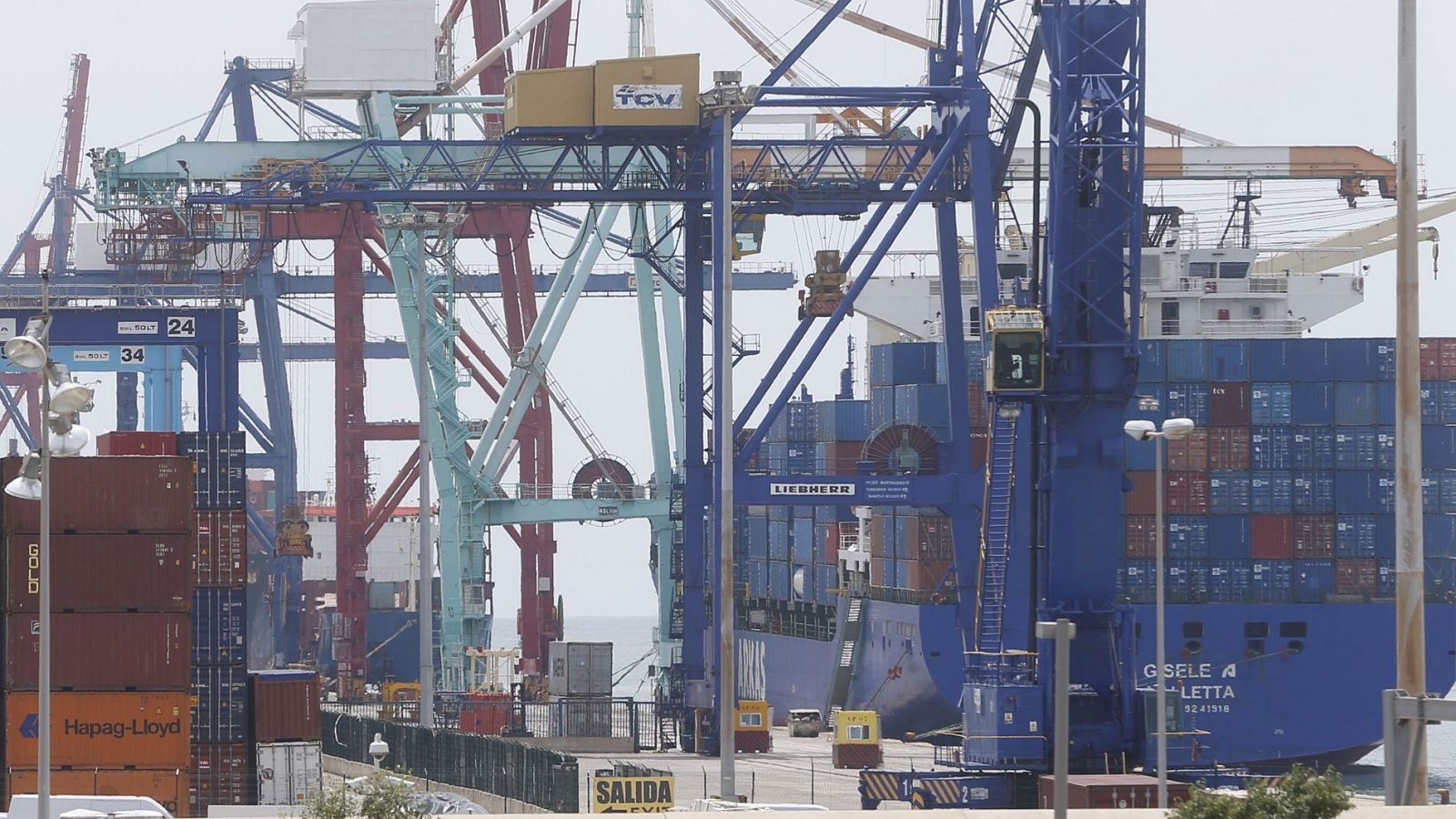 Actividad de carga y descarta en el Puerto de Valencia en una imagen de archivo