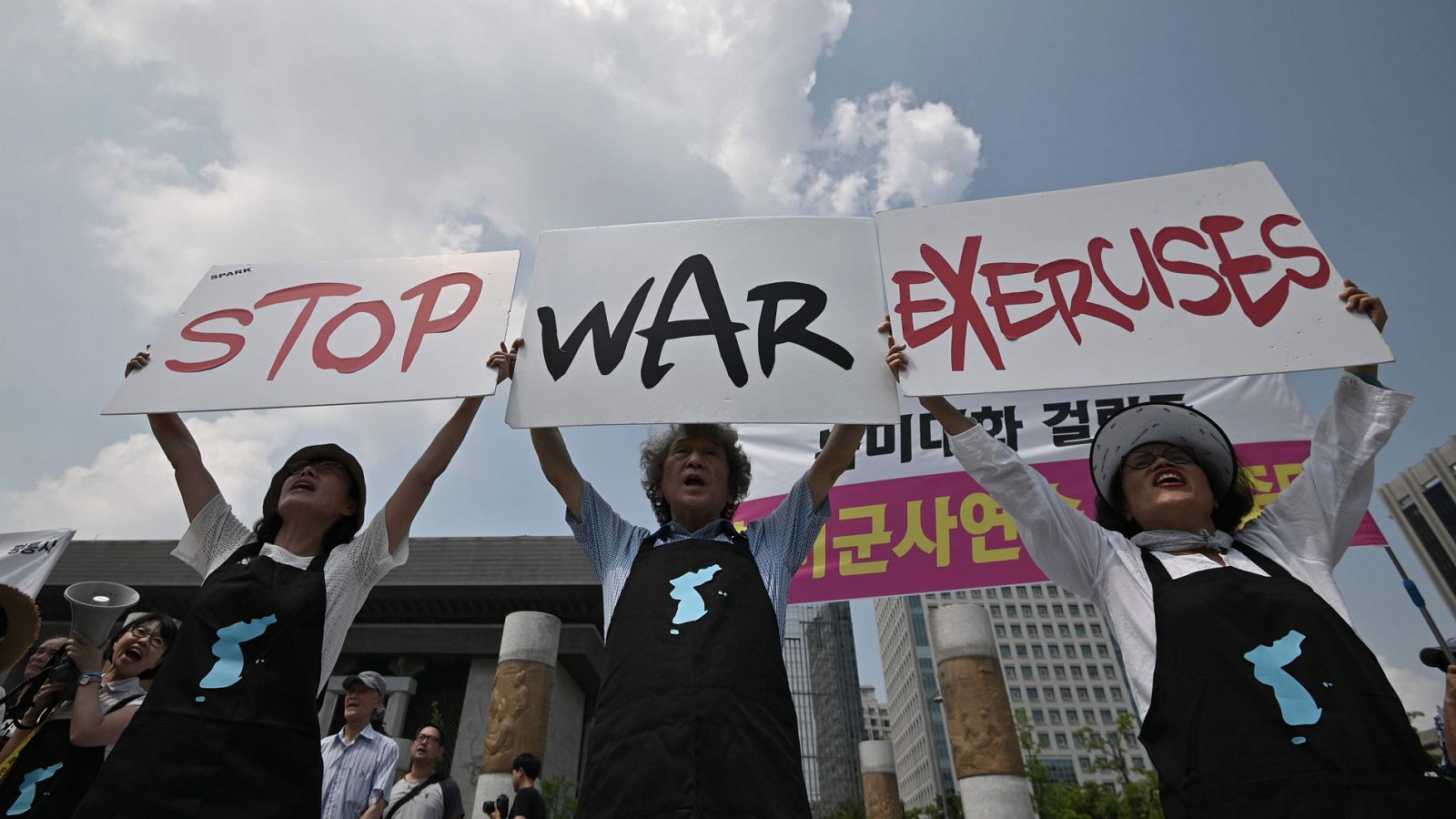 Protesta ante la embajada estadounidense en Seúl contra las maniobras militares conjuntas entre Corea de Sur y Estados Unidos