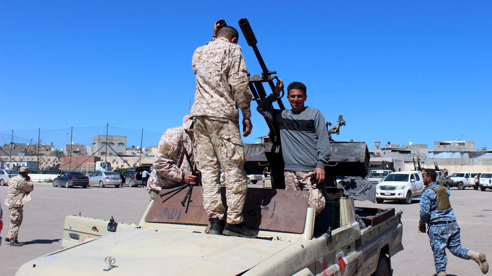 Miembros de la milicia Misrata, en Trípoli, se suman a las fuerzas del Ejército libio en una imagen de archivo