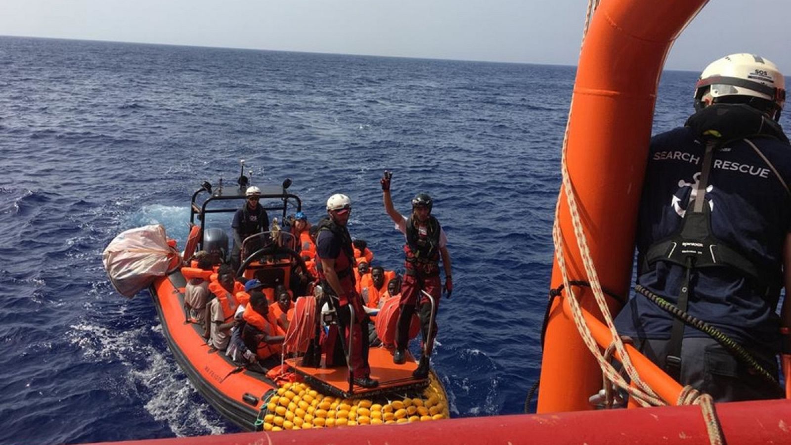 El Ocean Viking rescata a 85 inmigrantes en el Mediterráneo