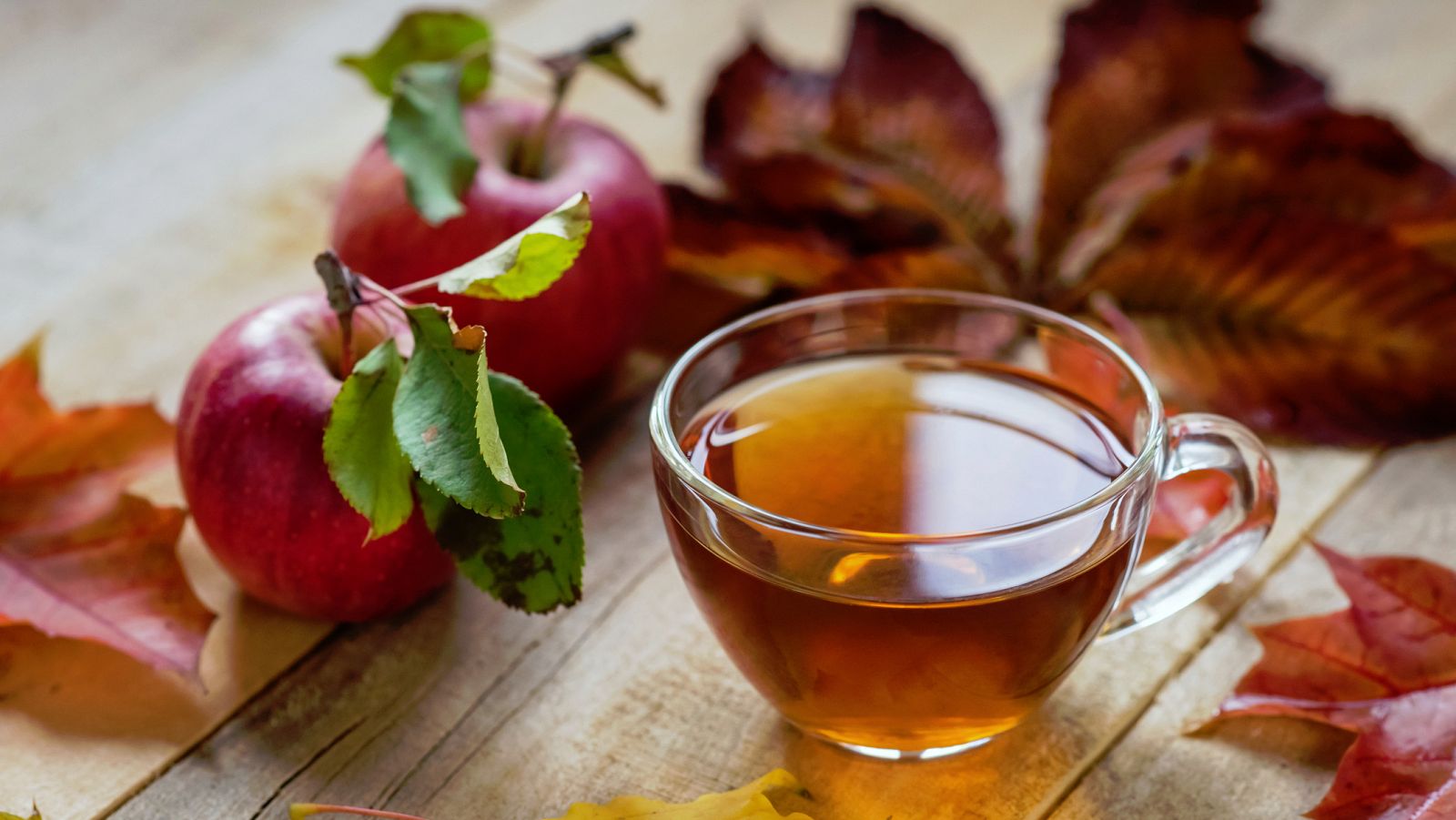 Los flavonoides, presentes en alimentos como manzanas o té, son antiinflamatorios y mejoran la función de los vasos sanguíneos.